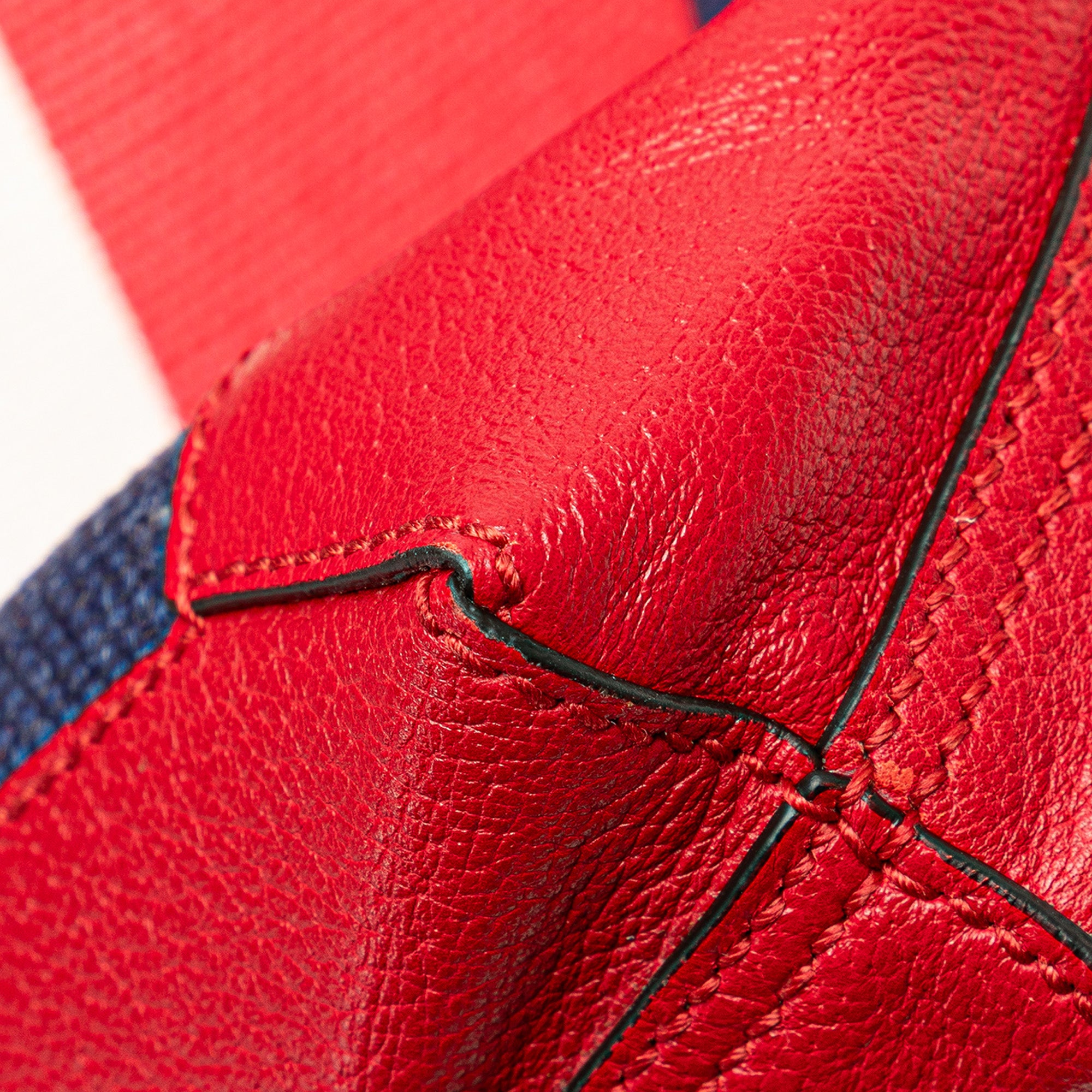 Gucci | Pre-Owned Canvas Sylvie Baiadera Tote | Red