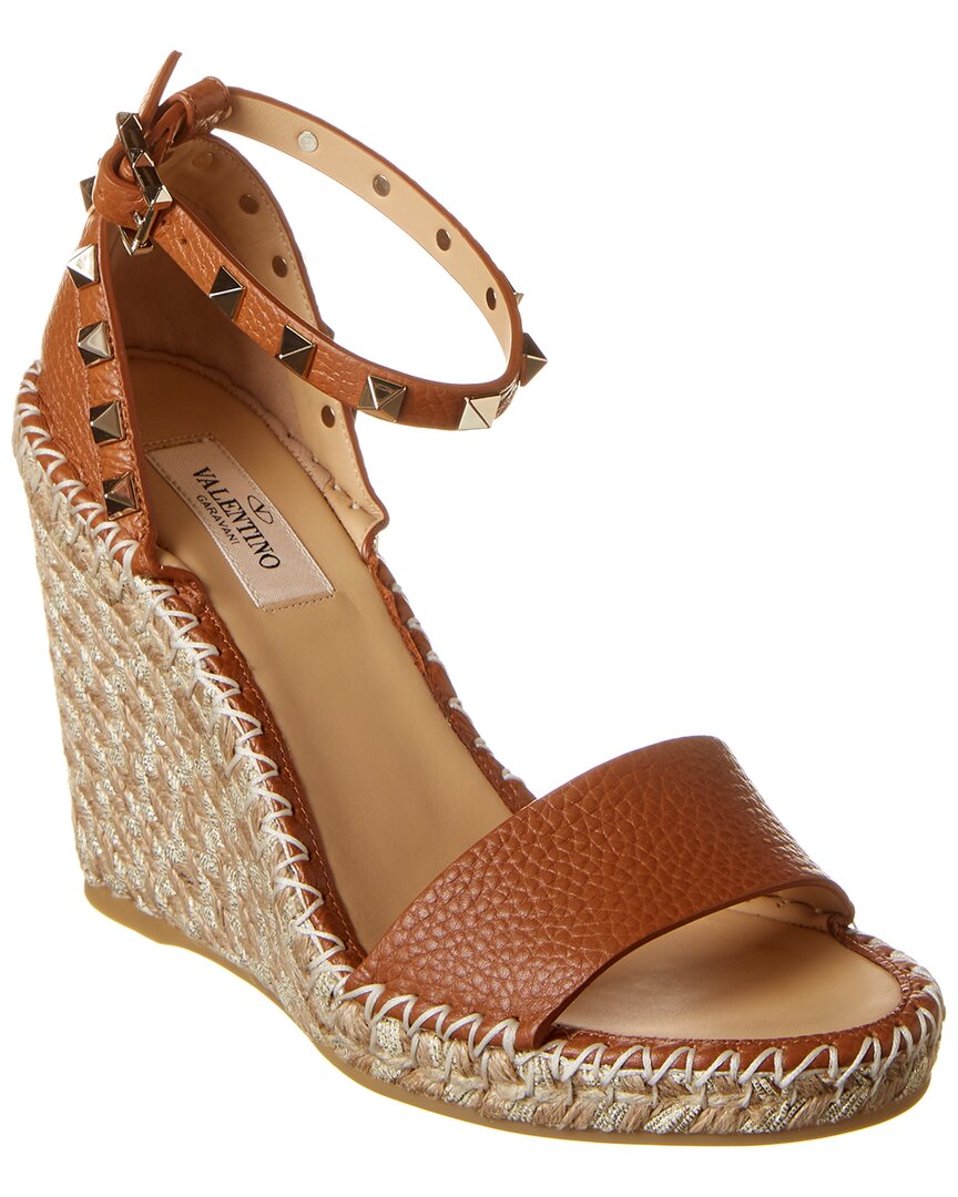 Valentino | Womens | Rockstud 95 Grainy Leather Wedge Sandal | Beige