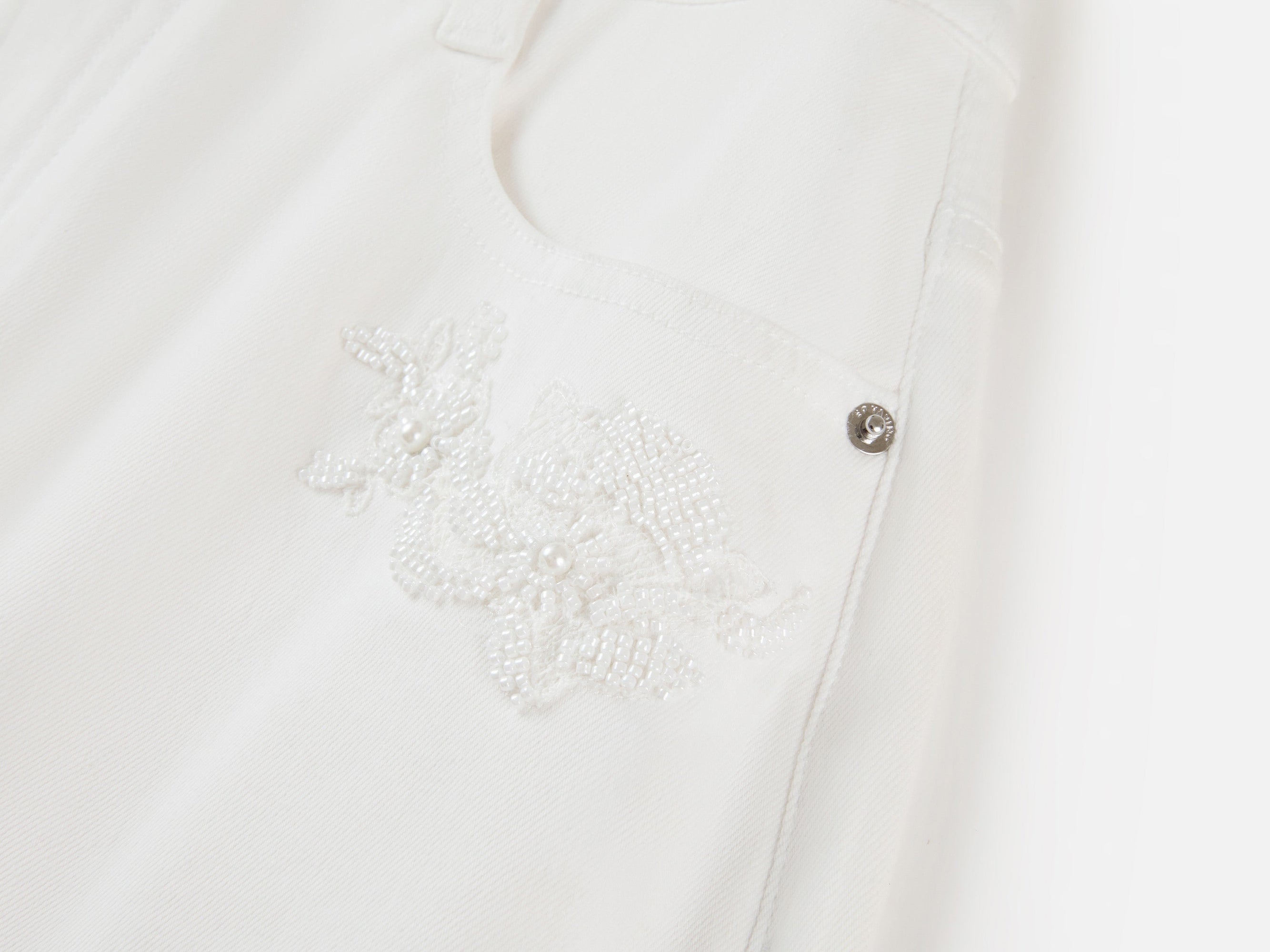 Peony Embroidered 4-Way Stretch Skirt-Front Denim Skort | White