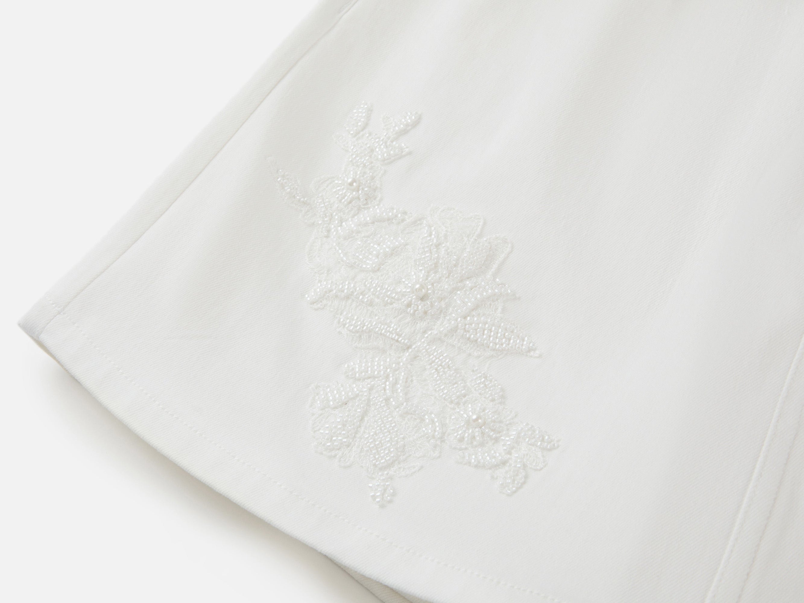 Peony Embroidered 4-Way Stretch Skirt-Front Denim Skort | White