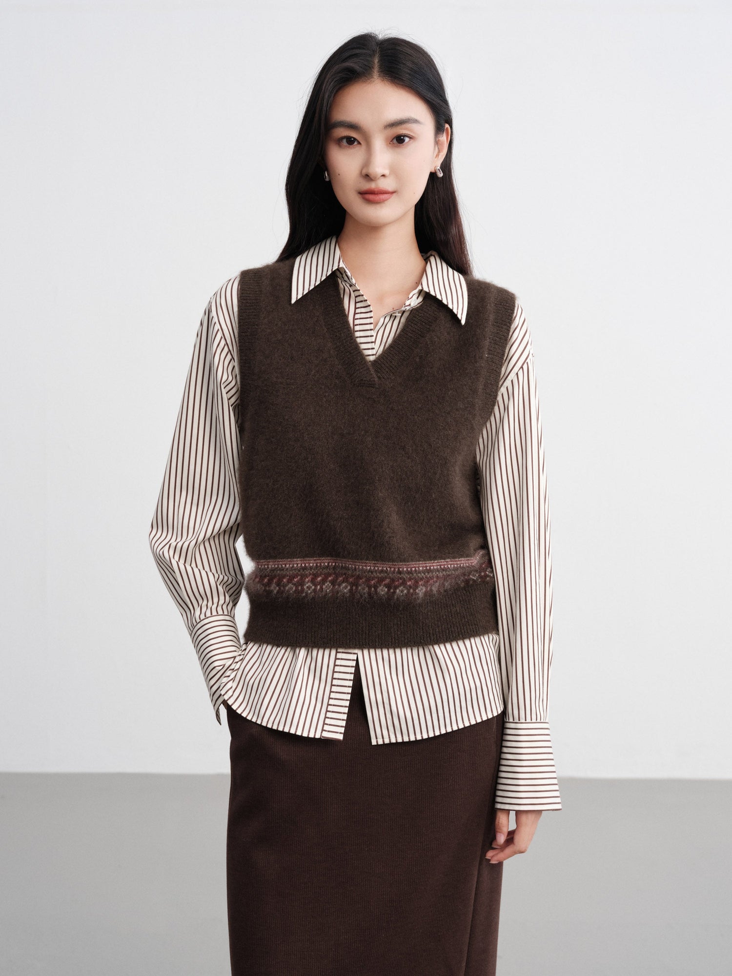 Yak Wool Ethnic Jacquard V-Neck Sweater Vest | Brown