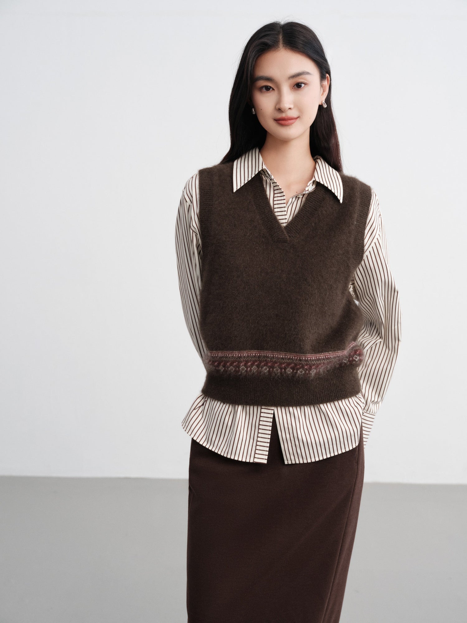 Yak Wool Ethnic Jacquard V-Neck Sweater Vest | Brown