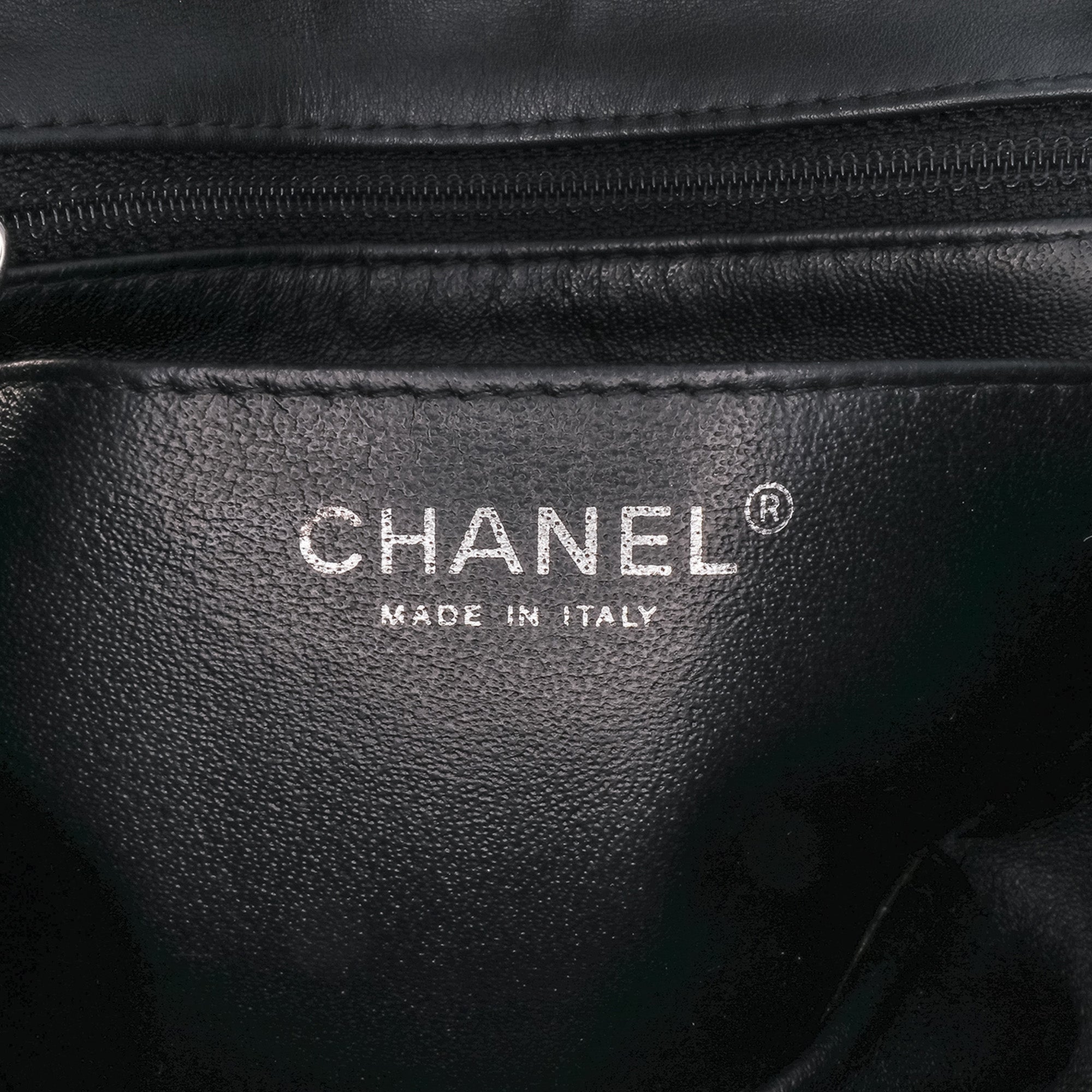 Chanel | Pre-Owned Mini Square Classic Patent Single Flap - VII | Black
