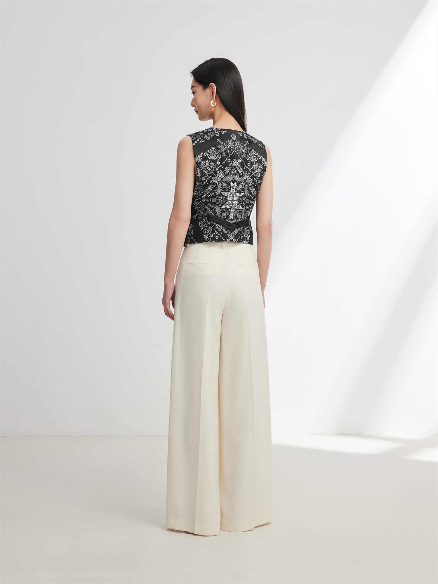 Chinese-style Embroidered Vest | Black