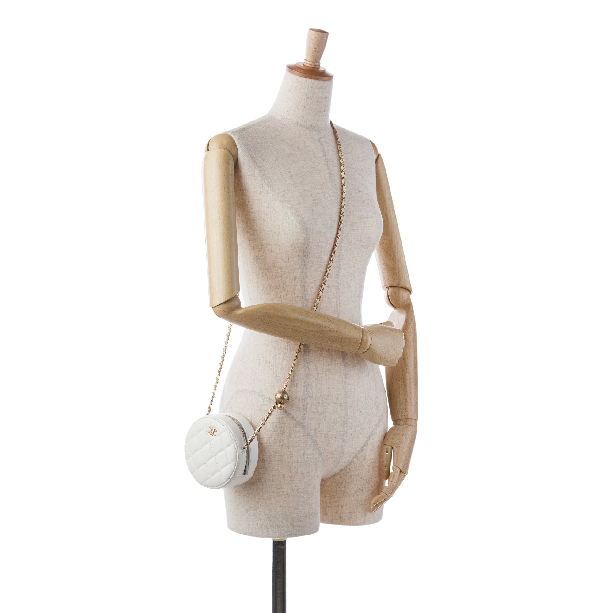 Chanel | Pre-Owned Quilted Lambskin Pearl Crush Round Clutch with Chain | White