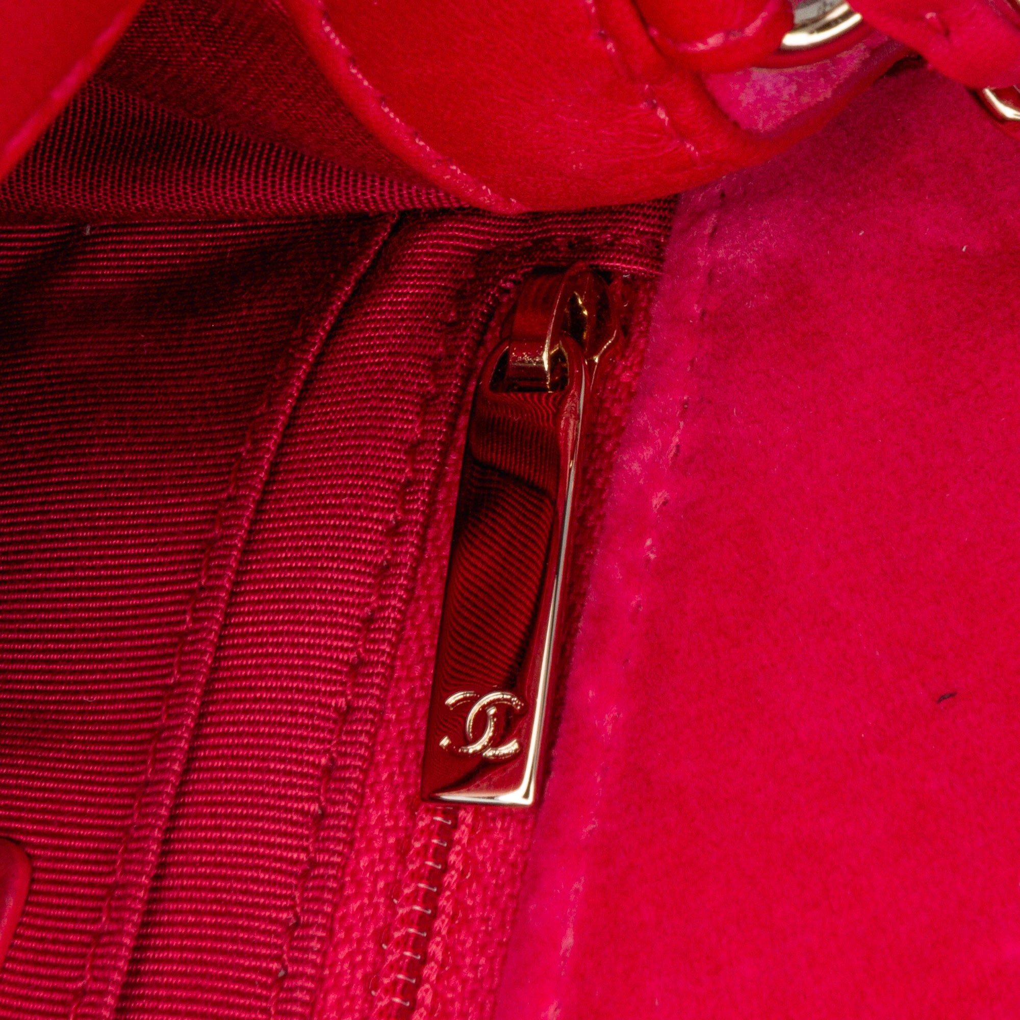Chanel | Pre-Owned Mini Square Classic Velvet Pearl Crush Single Flap | Pink/Dark Pink