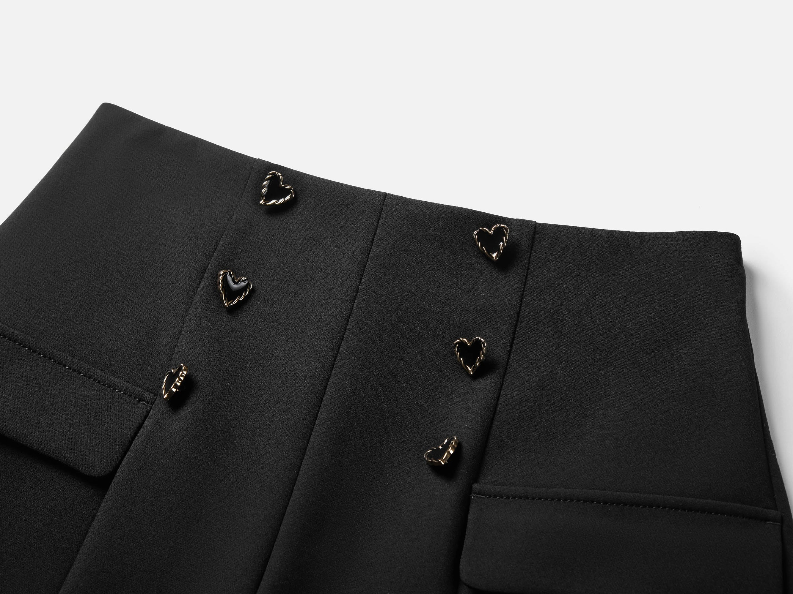 High-waisted Love Button Shorts | Black