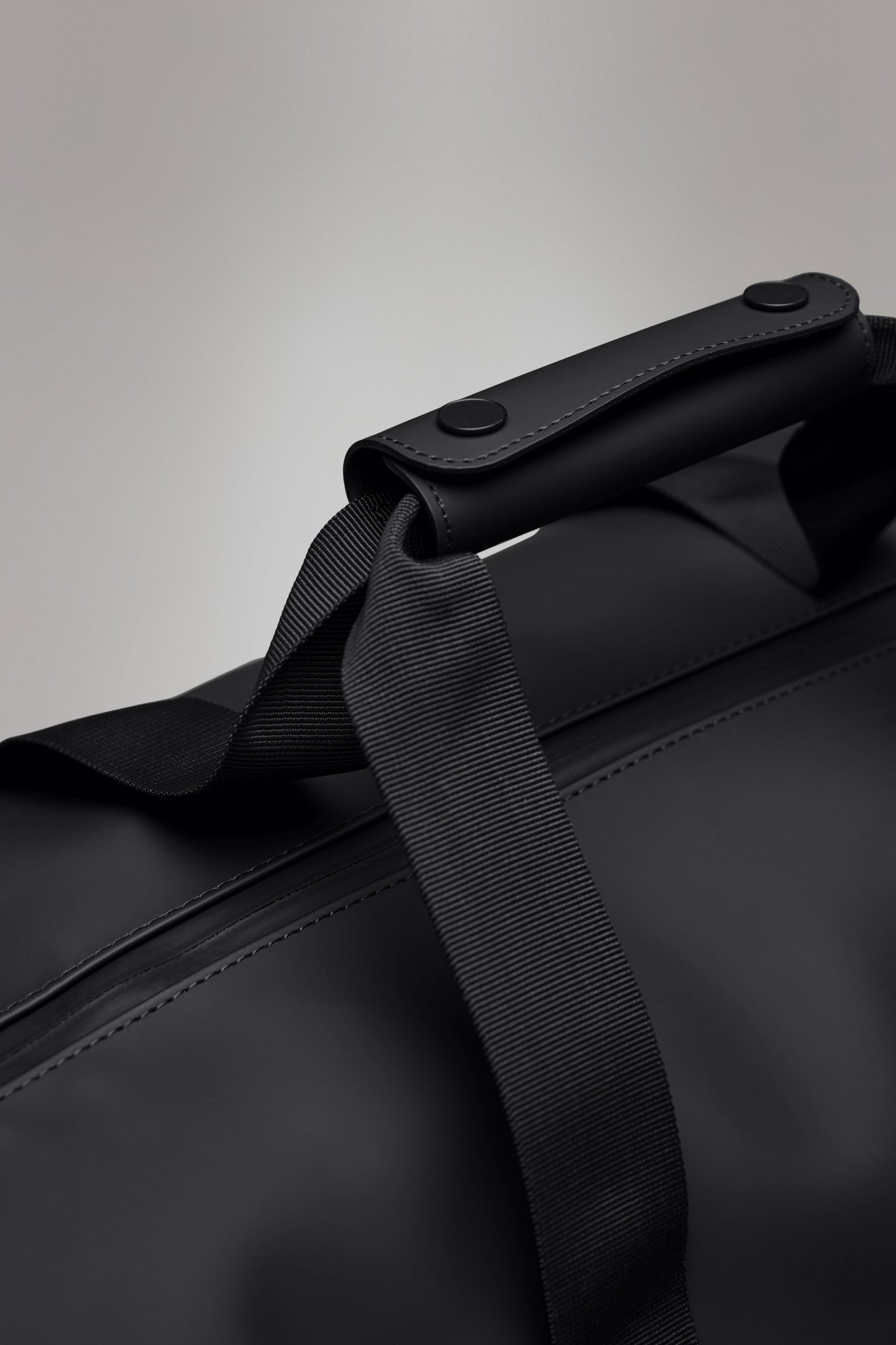 RAINS Hilo Weekend Bag Small Honor 18L H29 x D18 x W50 cm Weekender