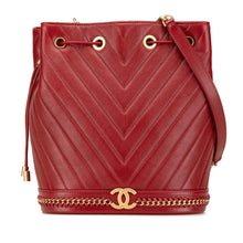 Chanel | Pre-Owned Paris Cosmopolite Medium Chevron Lambskin Bucket Bag | Red