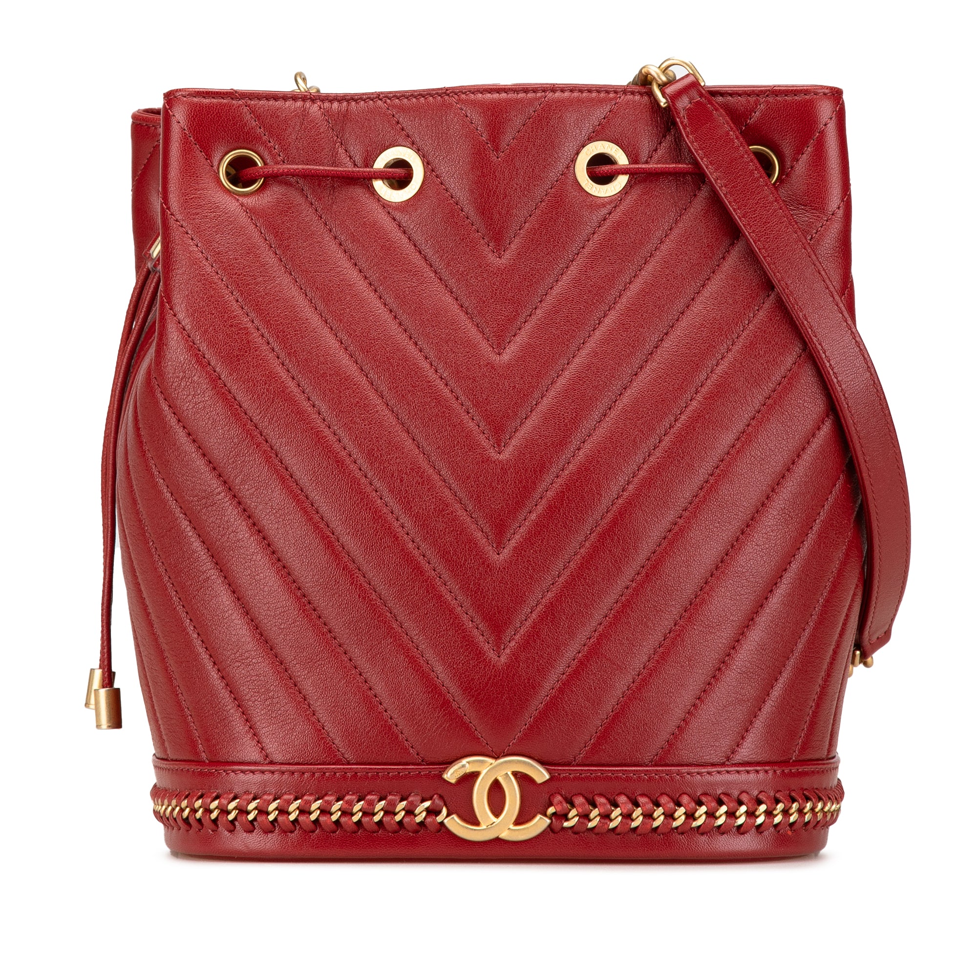 Chanel | Pre-Owned Paris Cosmopolite Medium Chevron Lambskin Bucket Bag | Red