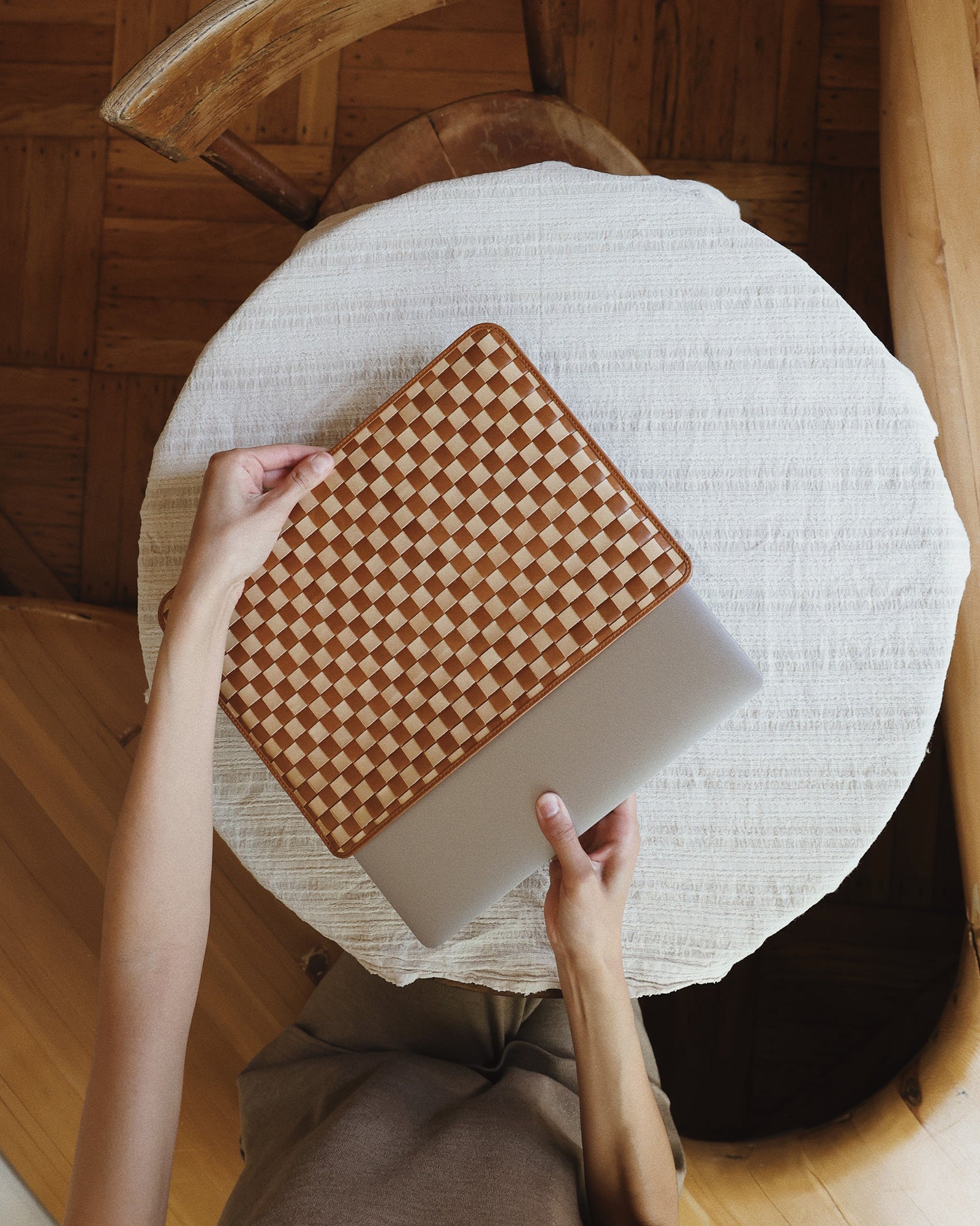 Lia Laptop Case - Check | Caramel/Sienna