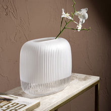 Omnia Bey Vase - Medium | Textured Crystal