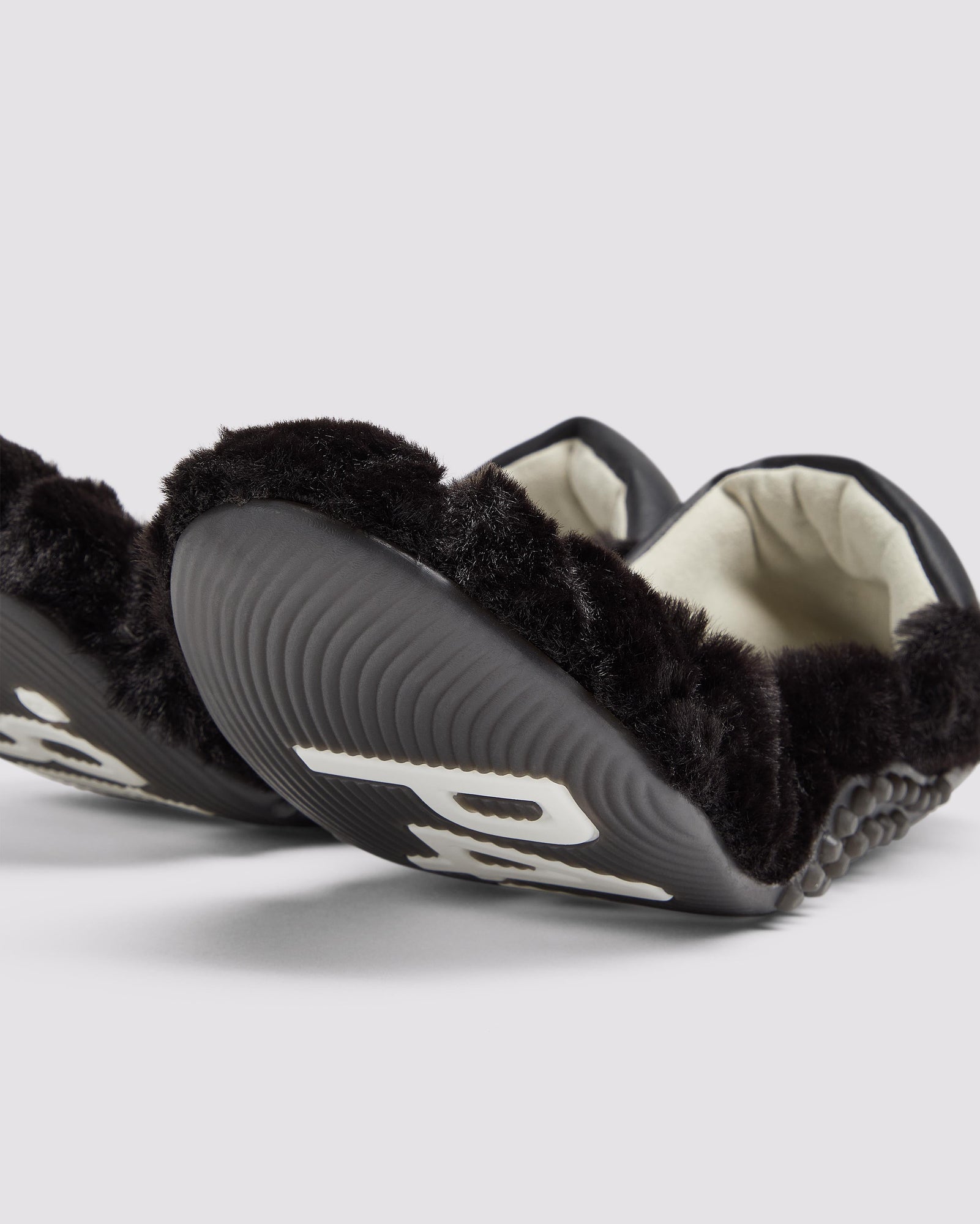 Women | Stella Sneaker | Fur Black