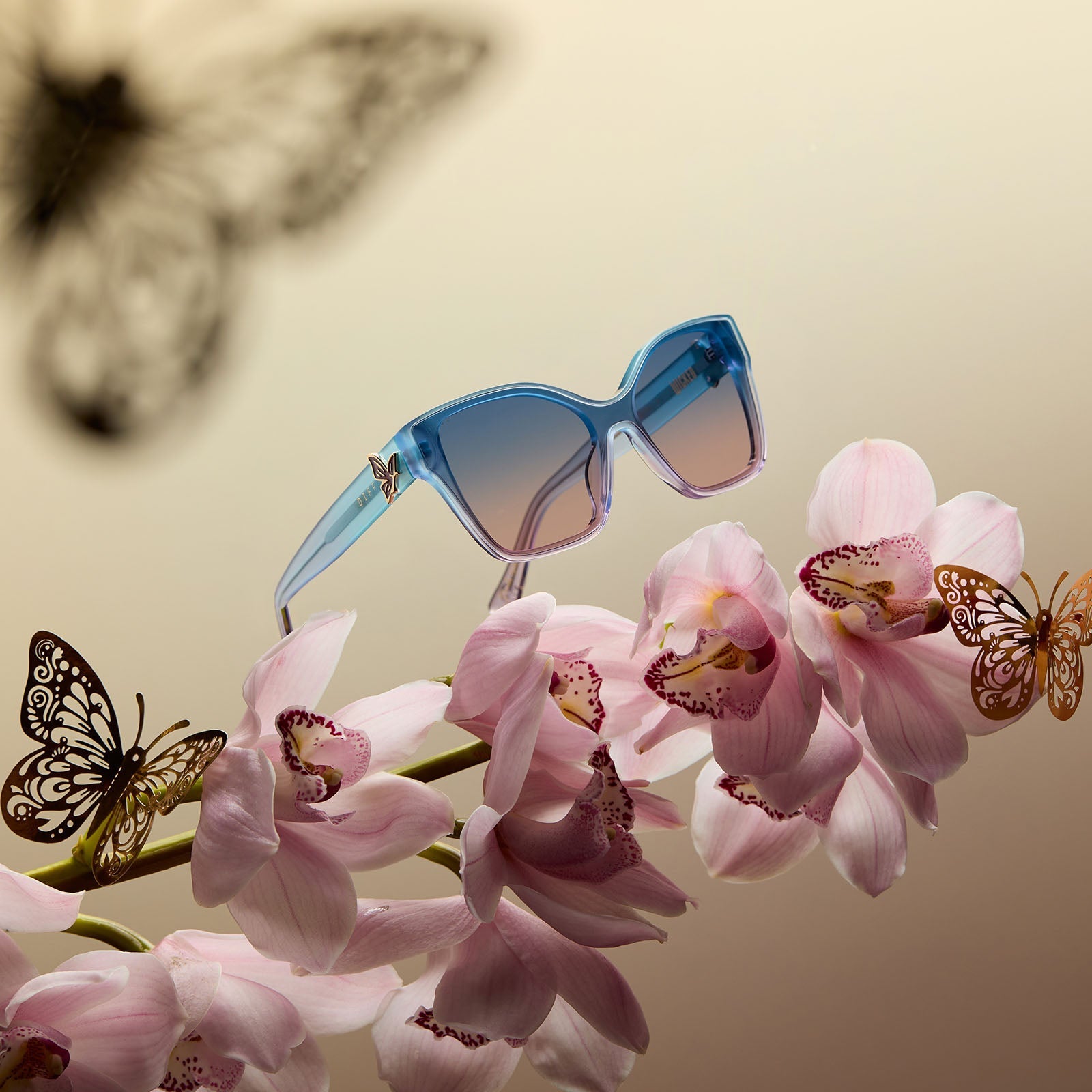 Womens | Glinda Upland Butterfly Sunglasses | Iridescent Pastel Blue | Lavender/Opalescent Gradient Pink Lenses