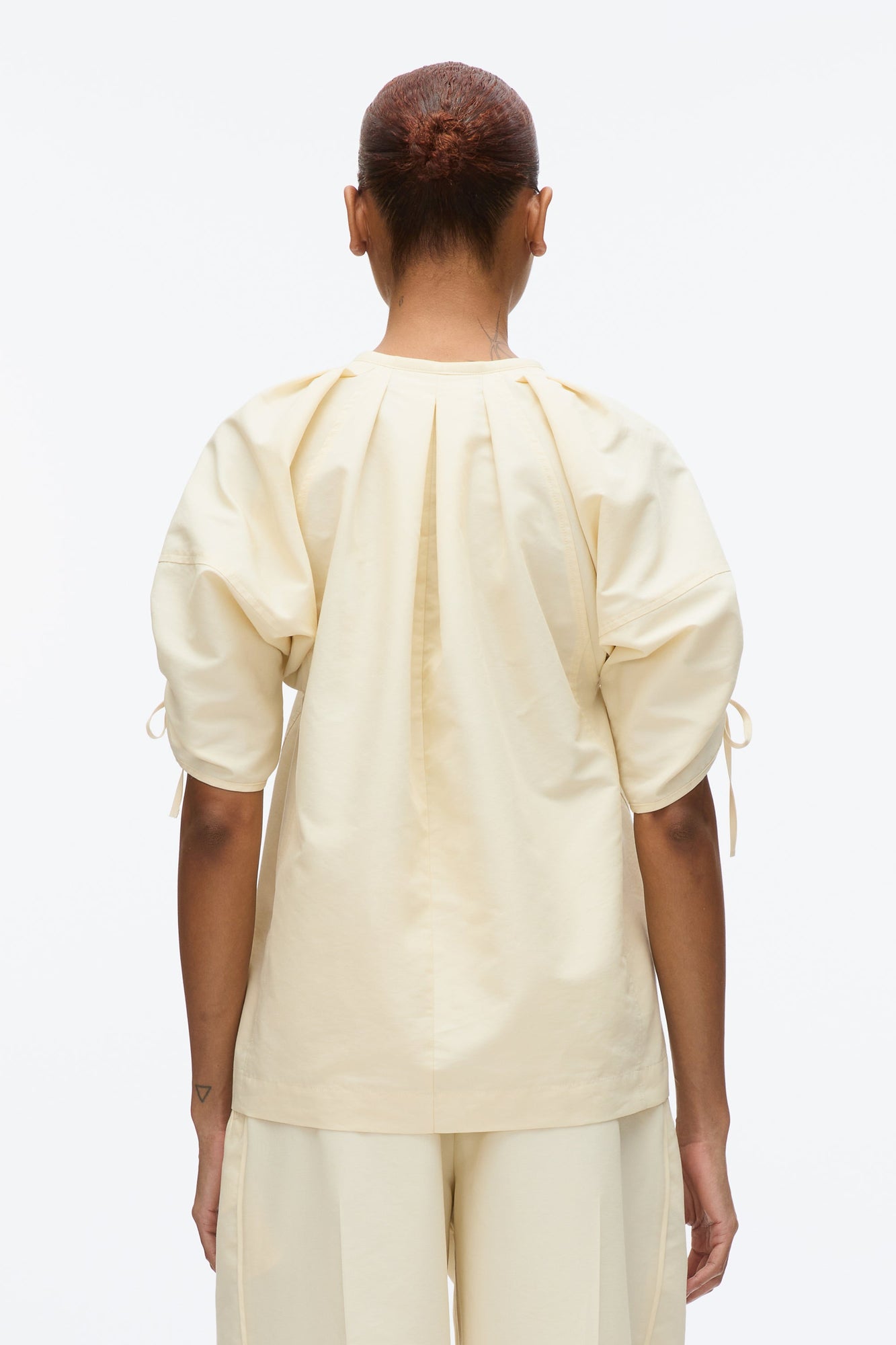Gathered Sleeve Band Collar Top | Gardenia