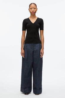 Compact Rib V-Neck Tee | Black