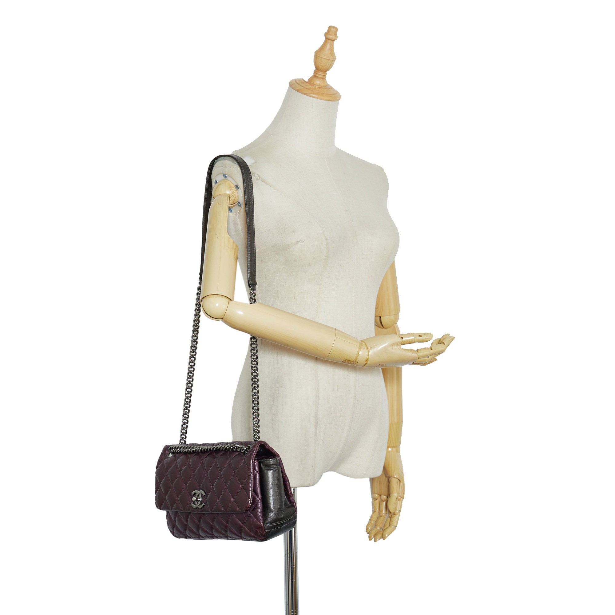 Chanel | Pre-Owned Glazed Matelasse Portobello Flap Bag | Purple