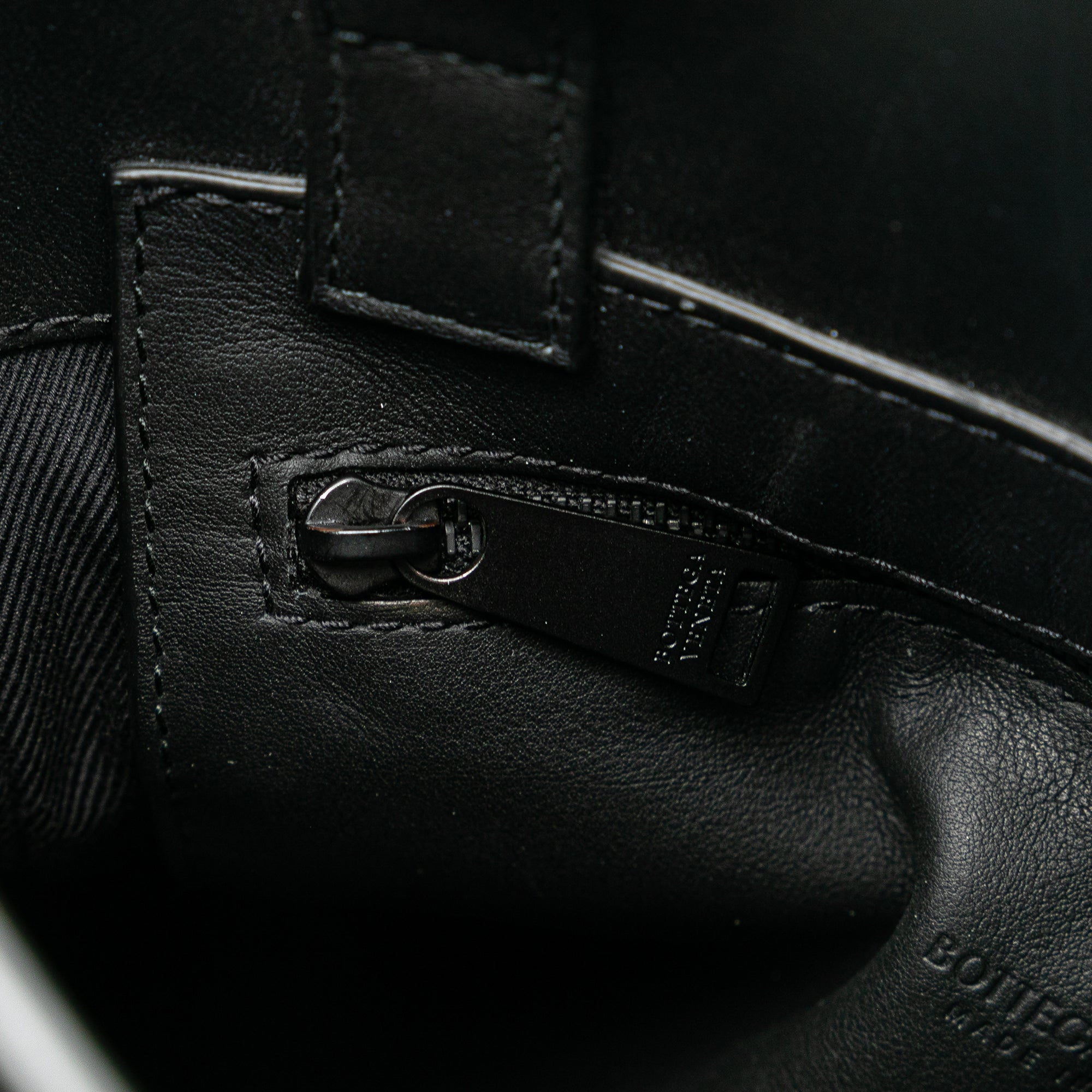 Bottega Veneta | Pre-Owned The Slot Crossbody | Black