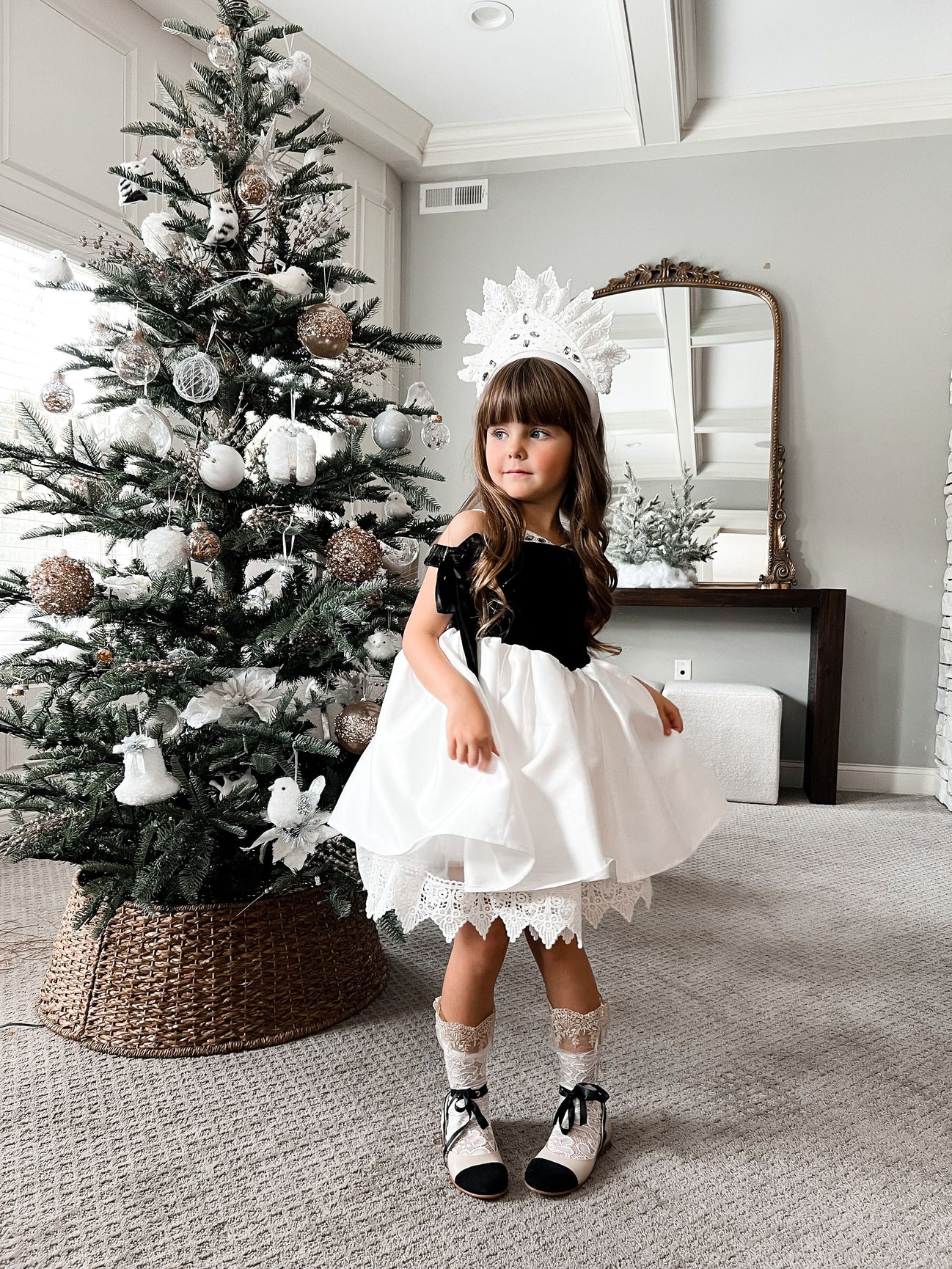 Girl | Audrey Crown | White
