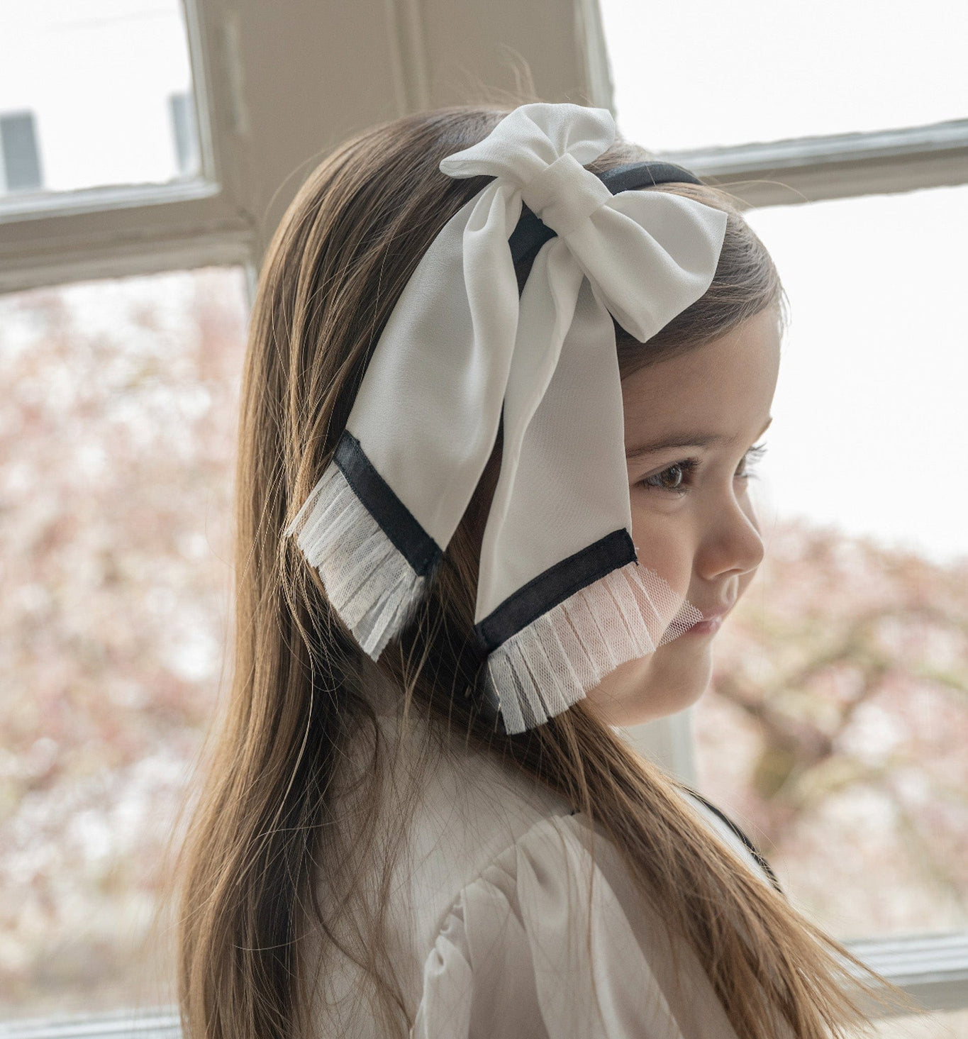 Girl | Gwen and Headband | White x Black