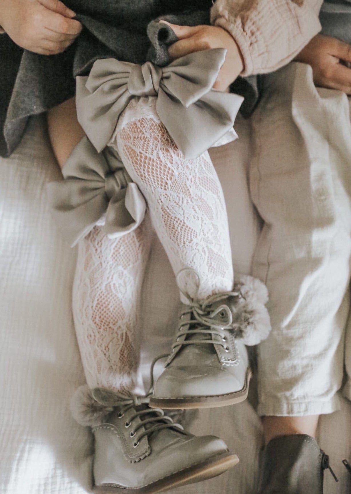 Girl | Lola Lace Socks with Satin Bow | White x Silver