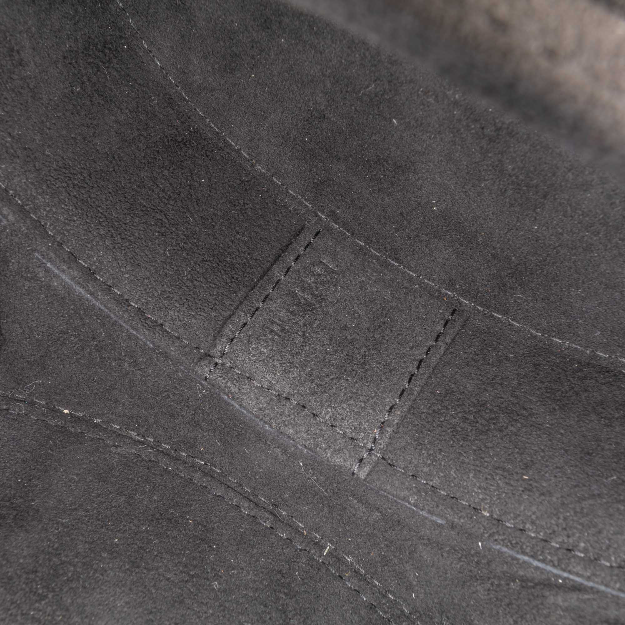 Celine | Pre-Owned Calfskin Cuir Triomphe Oval Handbag | Black