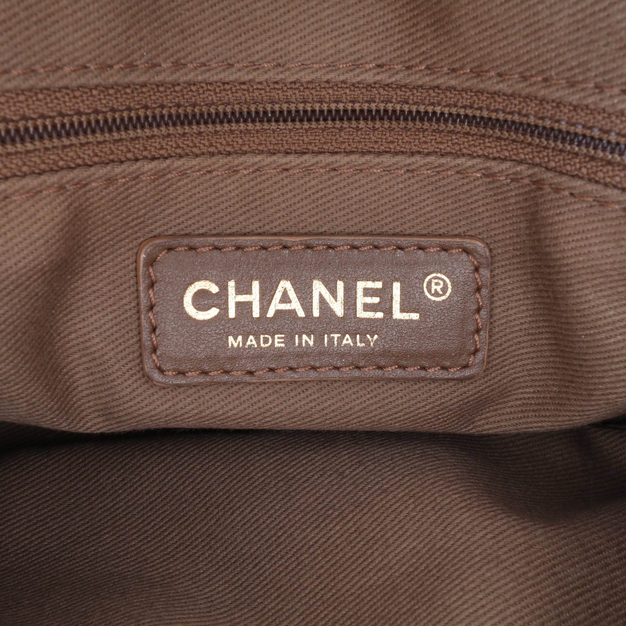 Chanel | Pre-Owned Medium Quilted Goatskin Casual Trip Camera Bag | White/Ivory