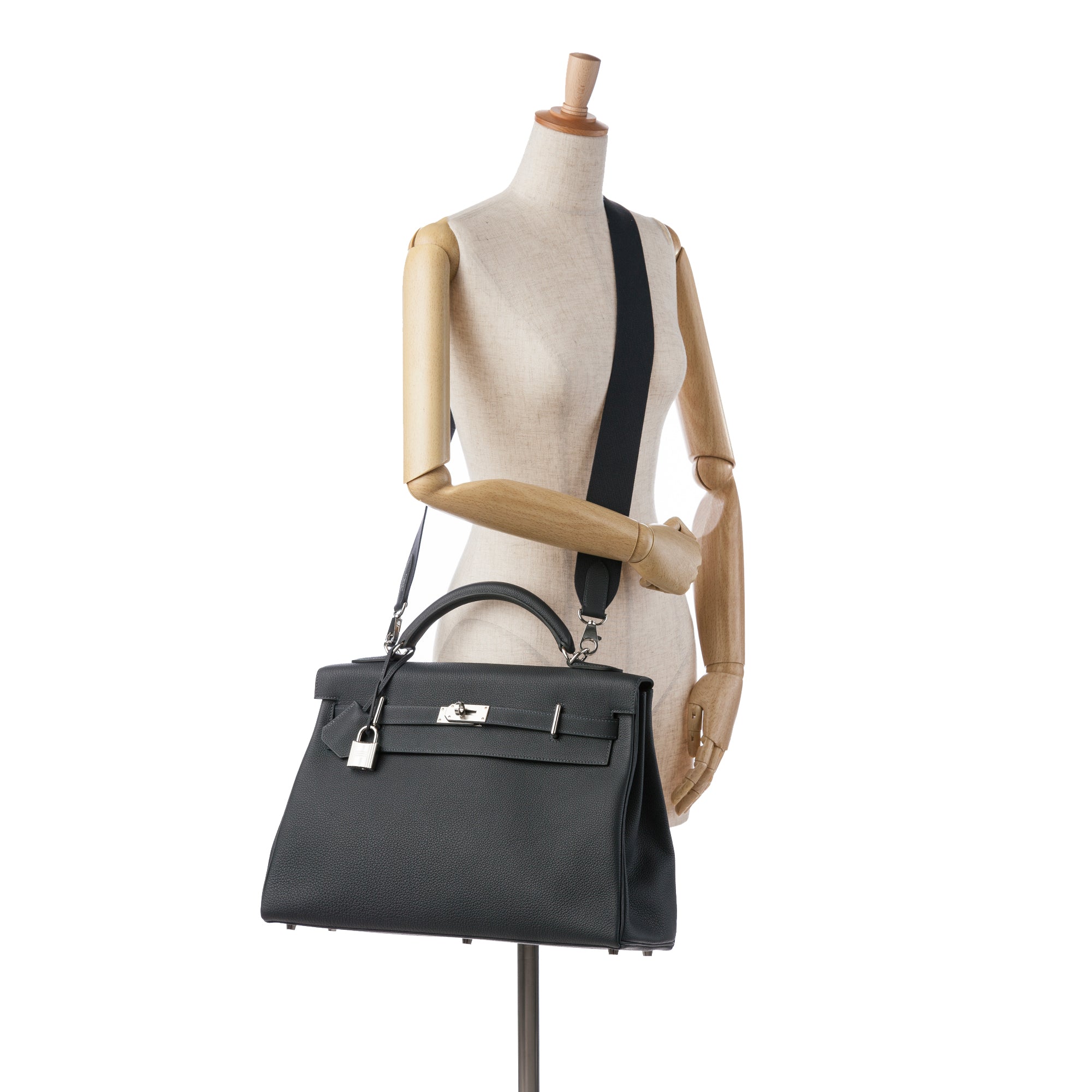 Hermes | Pre-Owned Togo Maxi Kelly 42 - II | Black