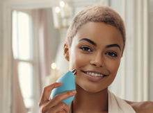 KIWI Pore Vacuum With Blue LED Light | Light Blue