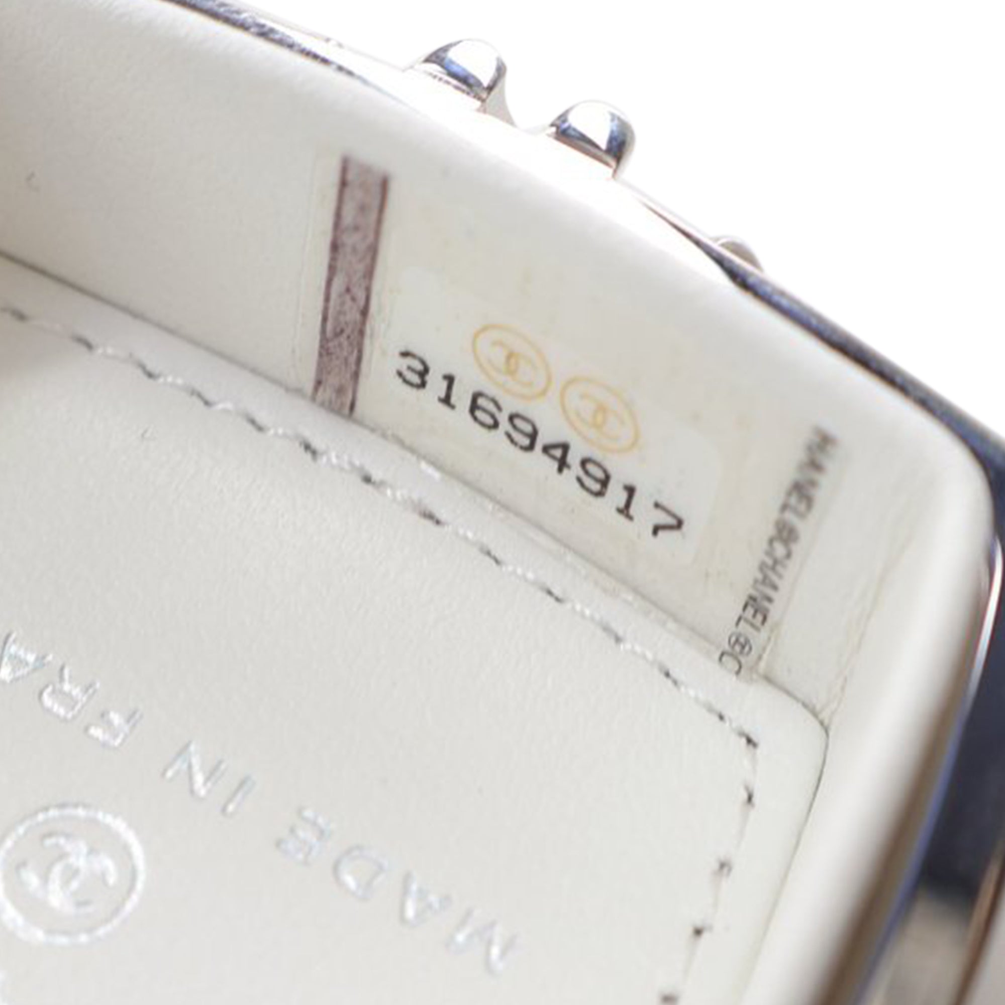 Chanel | Pre-Owned Patent Goatskin Make-Up Box Clutch With Chain | White