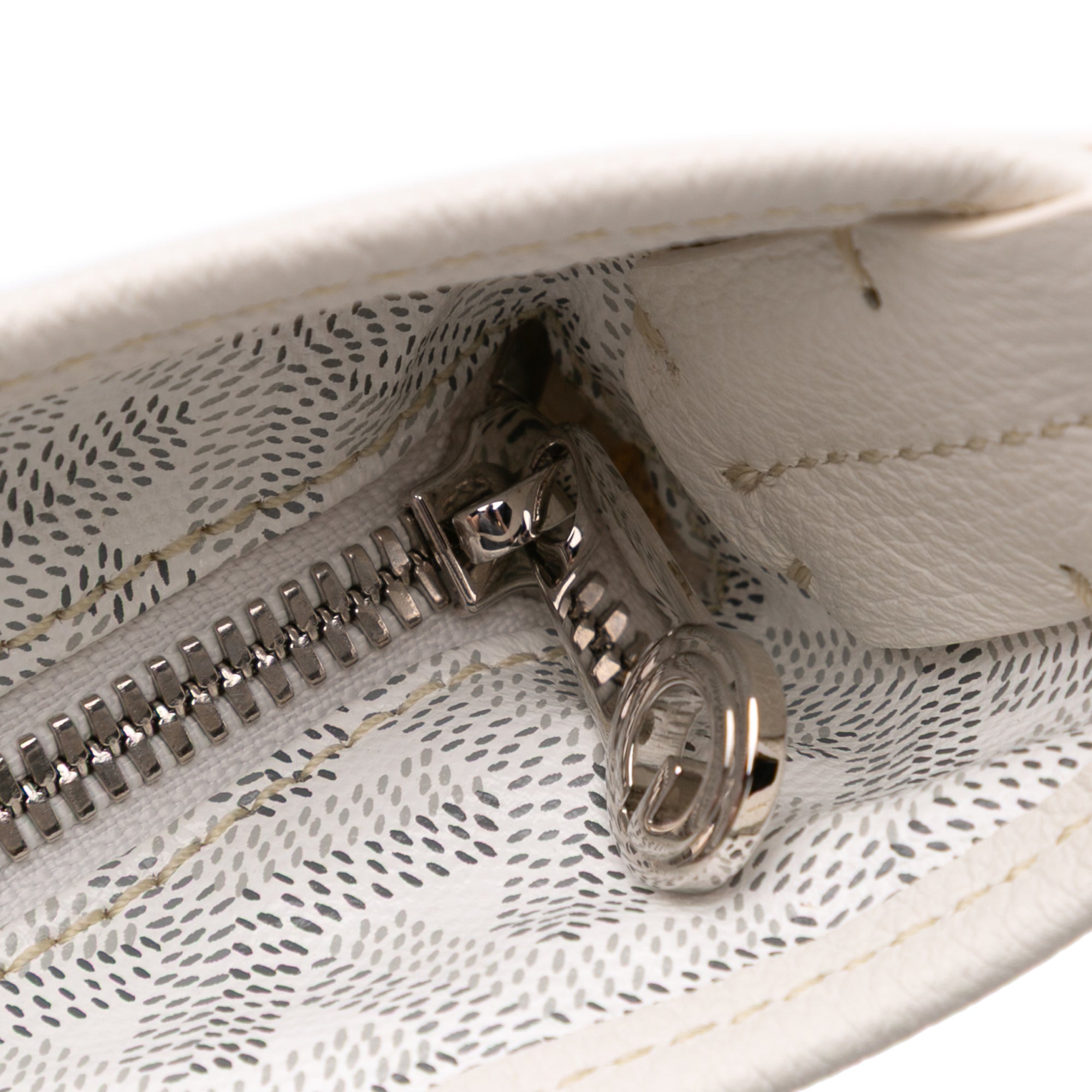 Goyard | Pre-Owned Goyardine Boheme Hobo - III | White