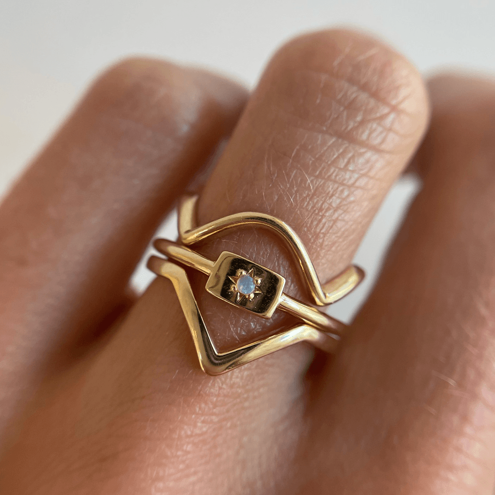 Women | Black Spinel Plate Stacking Ring – August | 14k Yellow Gold