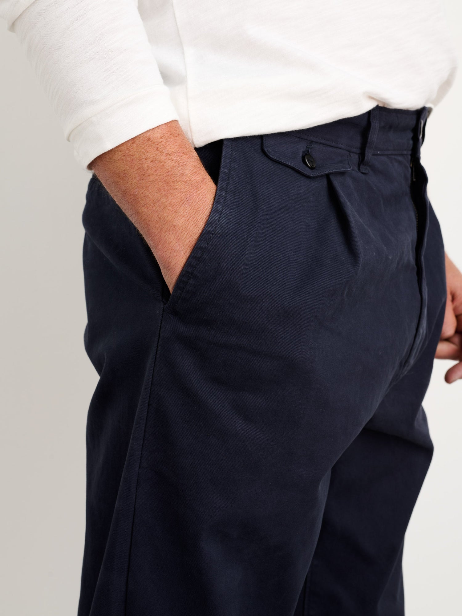 Men | Long Inseam Standard Pleated Pant | Chino Dark Navy