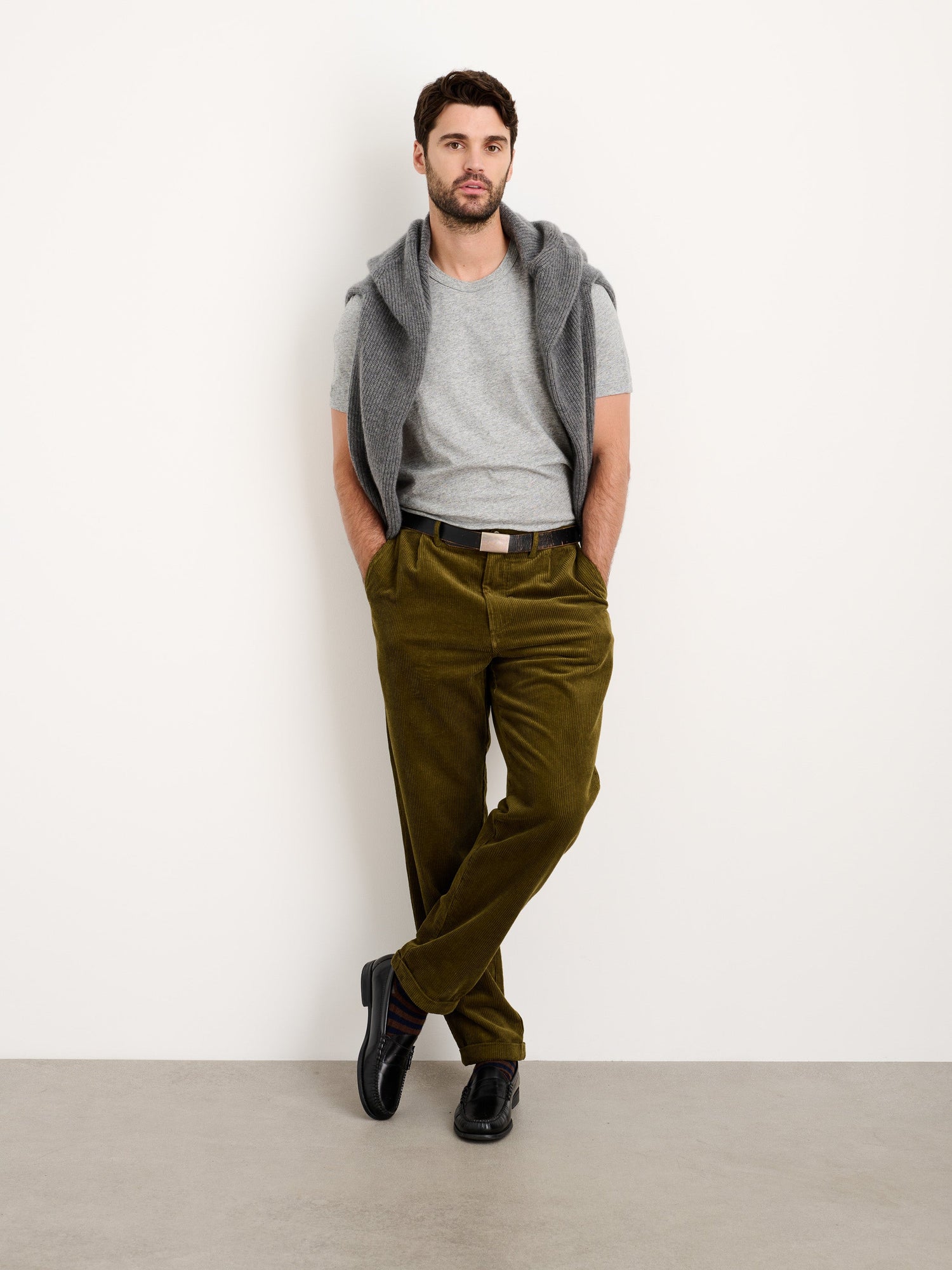 Men | Standard Pleated Pant | Corduroy (Long Inseam) Dark Olive