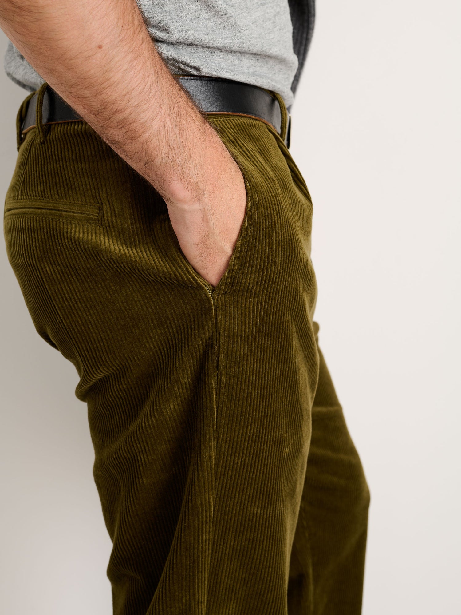 Men | Standard Pleated Pant | Corduroy (Long Inseam) Dark Olive