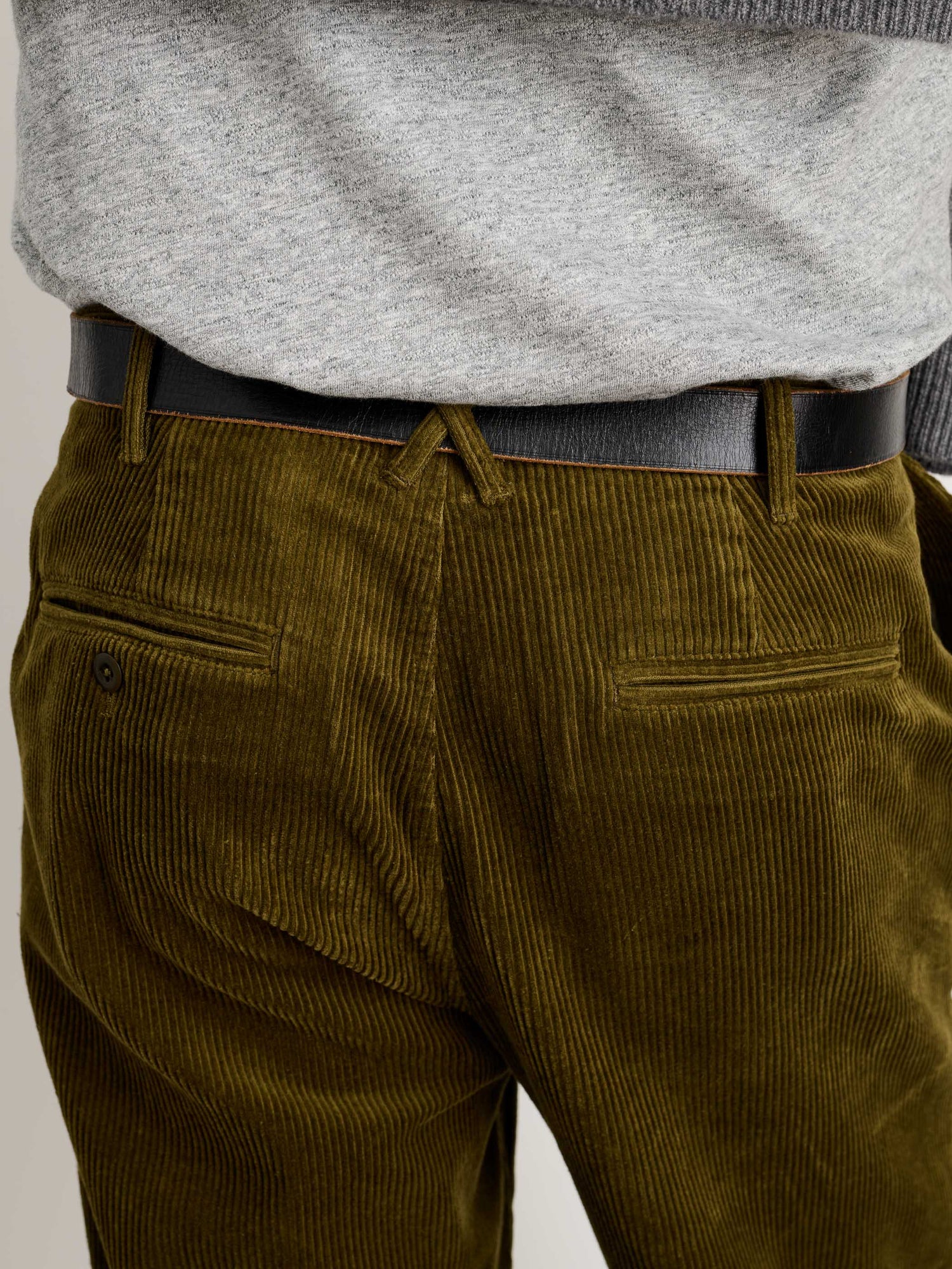 Men | Standard Pleated Pant | Corduroy (Long Inseam) Dark Olive