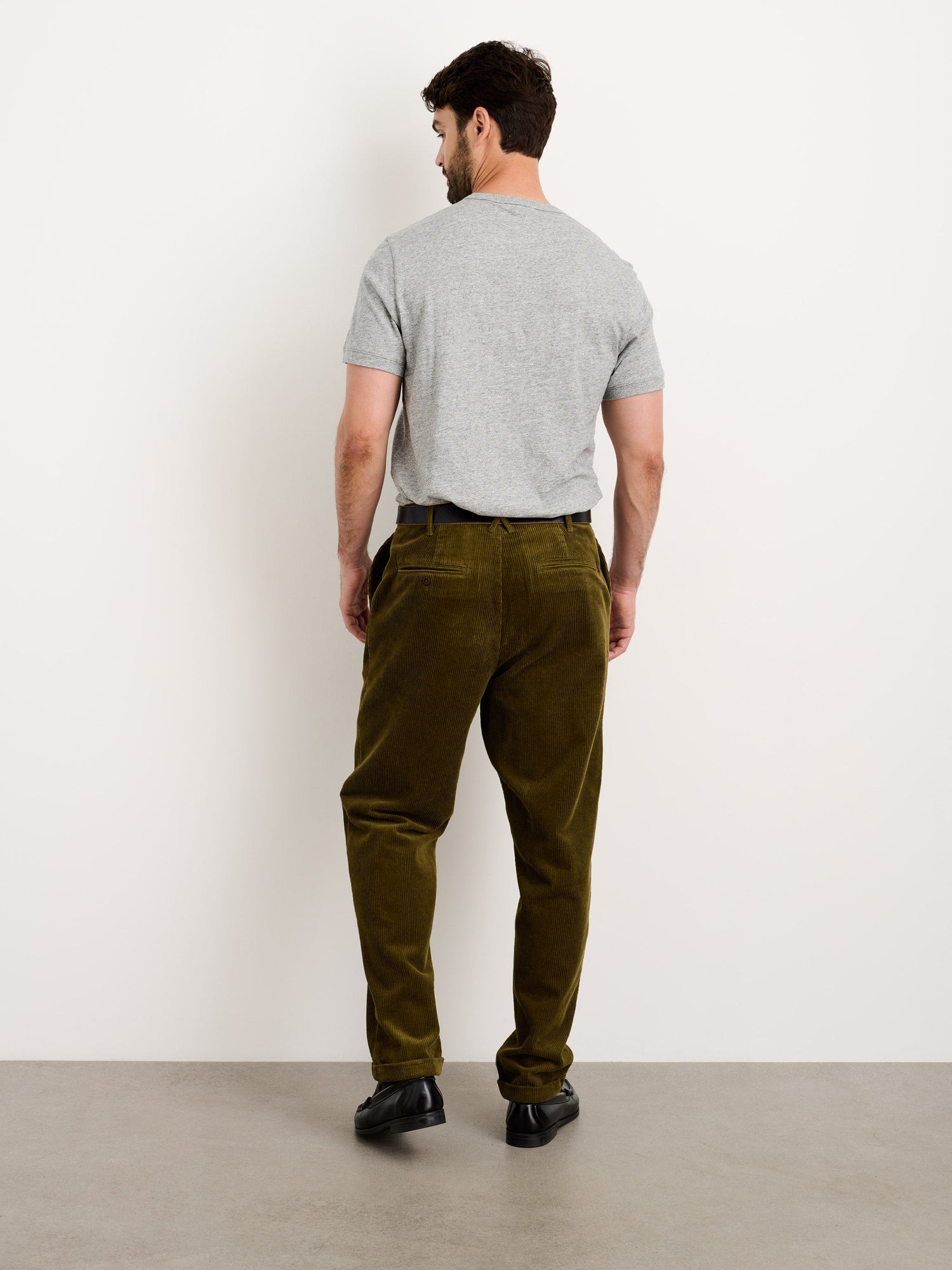Men | Standard Pleated Pant | Corduroy (Long Inseam) Dark Olive