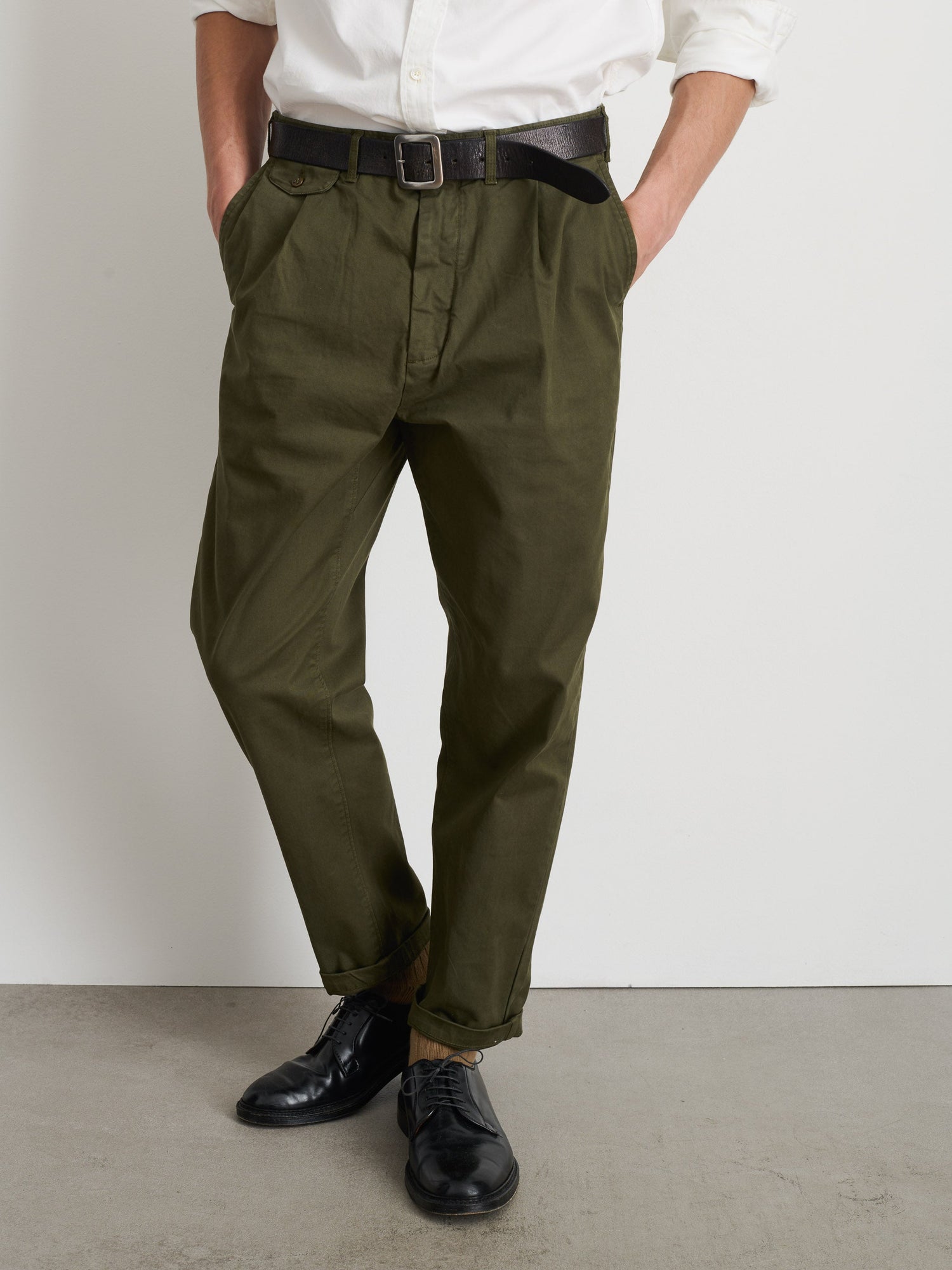 Men | Long Inseam Standard Pleated Pant | Chino Military Olive