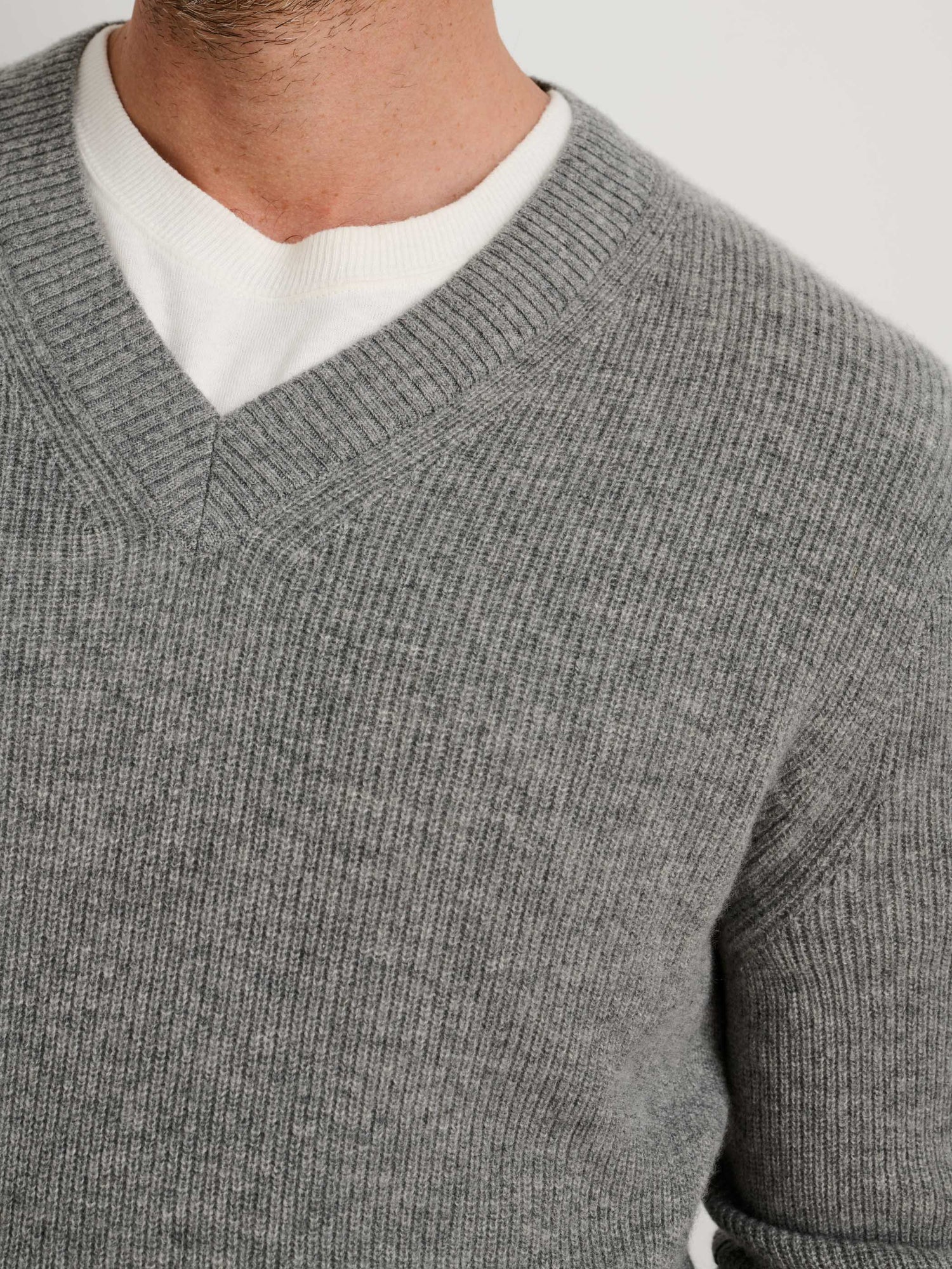 Men | V-Neck Sweater | Lightweight Cashmere Heather Grey