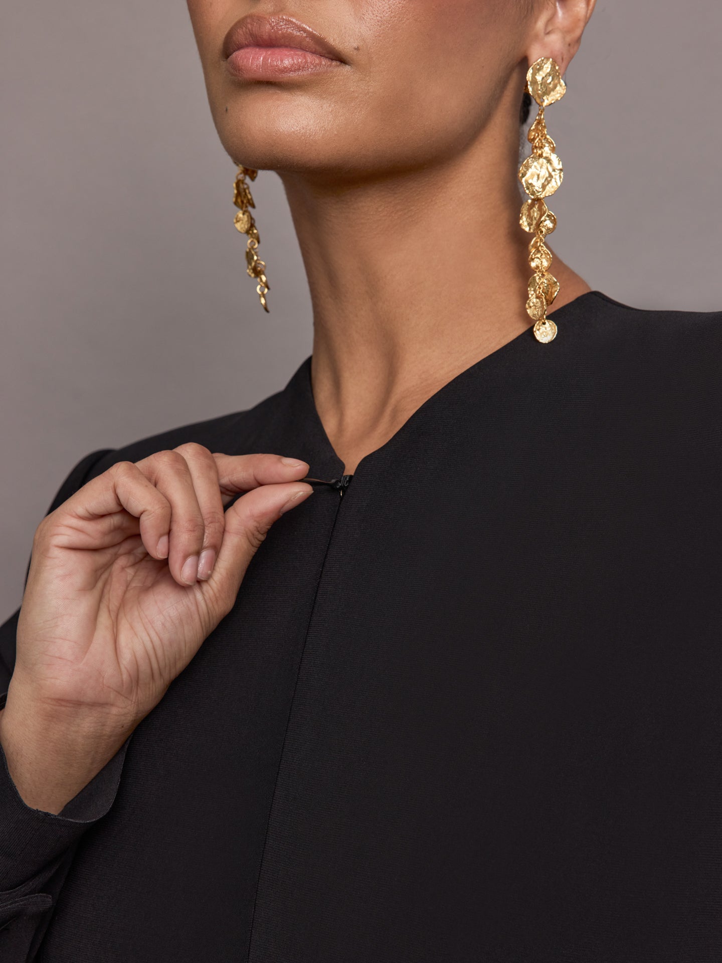 Norma Kamali | Long Sleeve Shoulder Pad V Neck Zip Front Jacket | Black