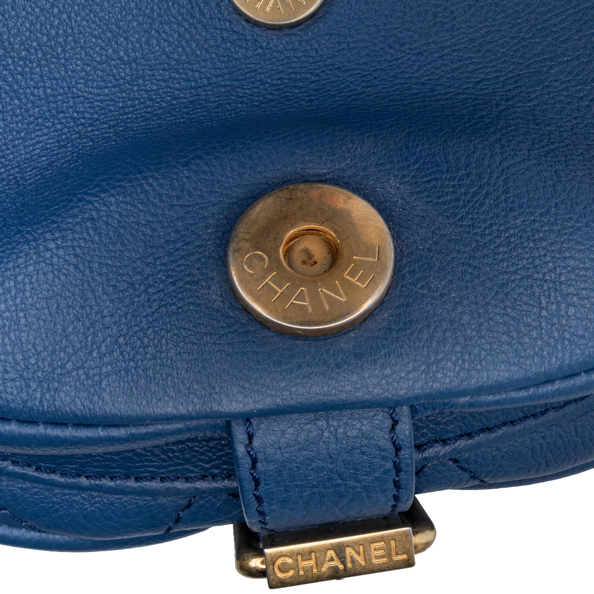 Chanel | Pre-Owned Quilted Grained Calfskin Casual Trip Messenger | Blue