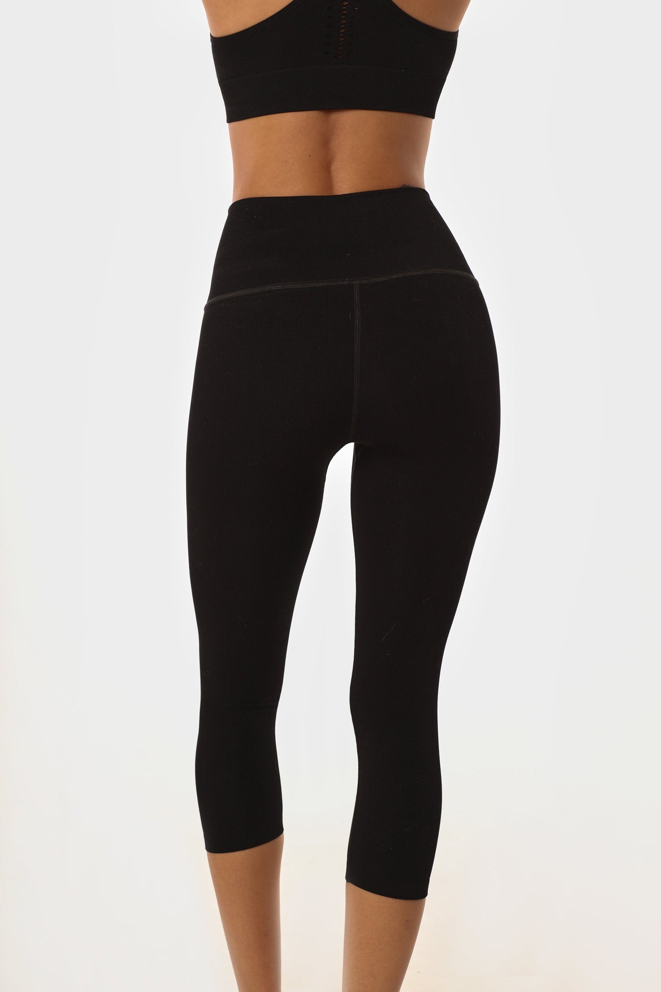 Women | Love & Sports | Sprinter Seamless Cropped Legging | Black