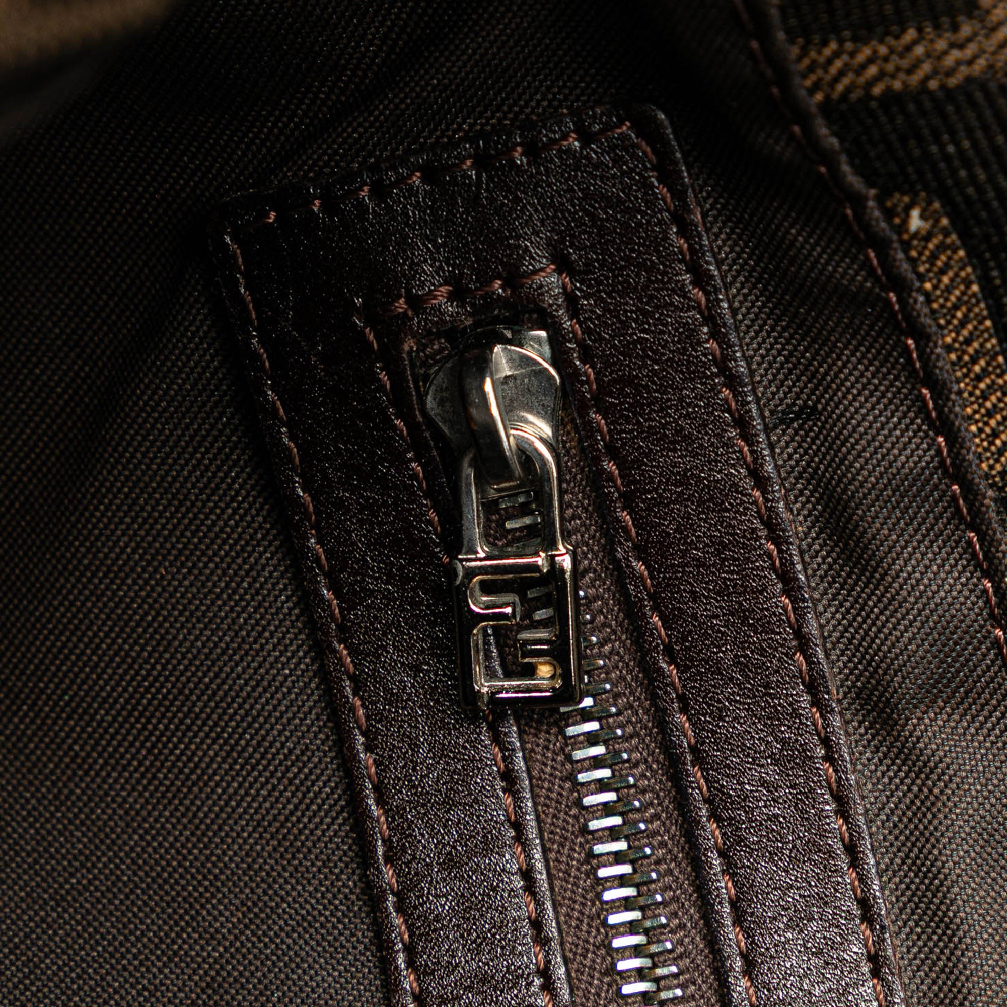 Fendi | Pre-Owned Zucca Canvas Shoulder Bag - IV | Brown