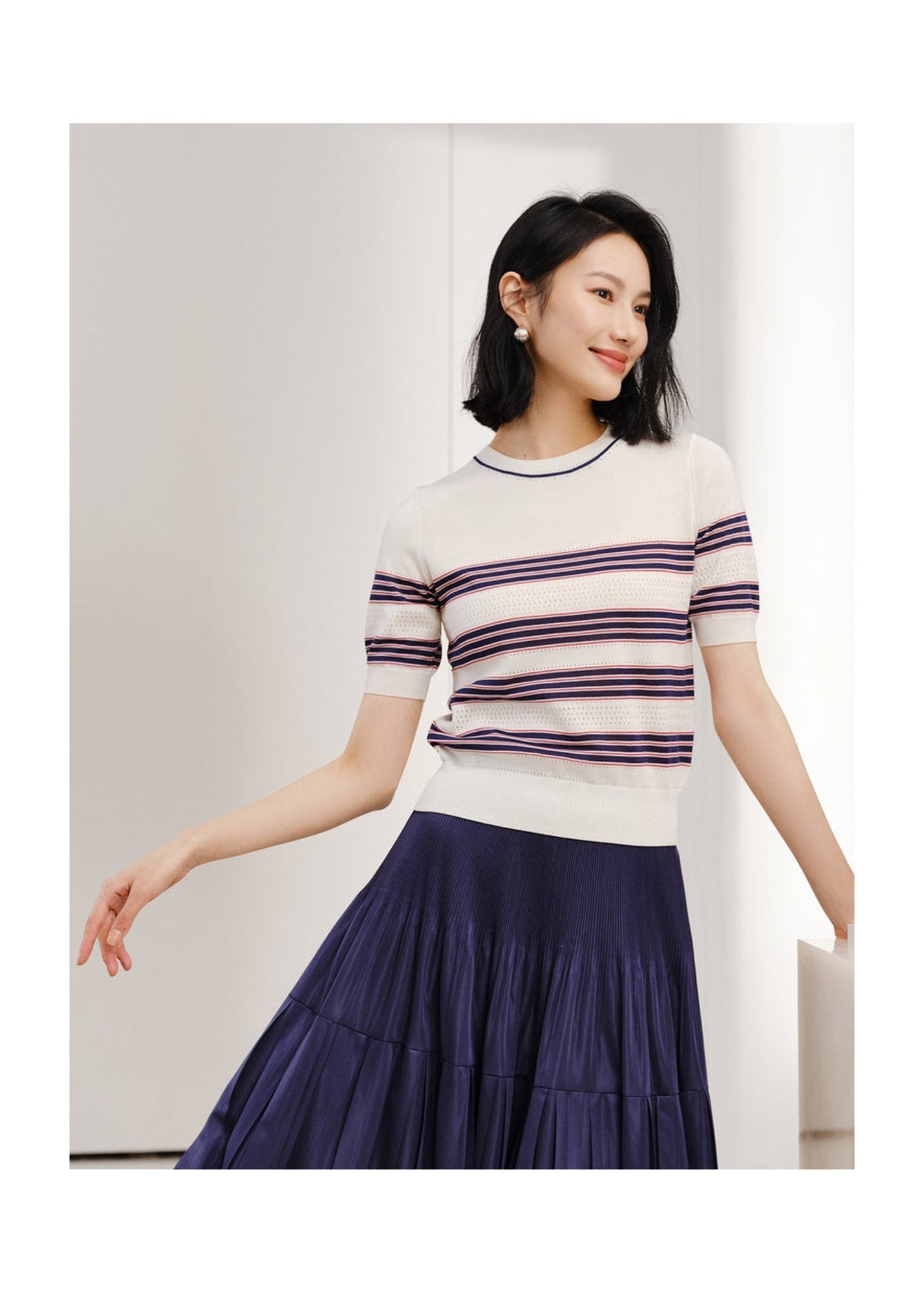 Round Neck Sweater | White