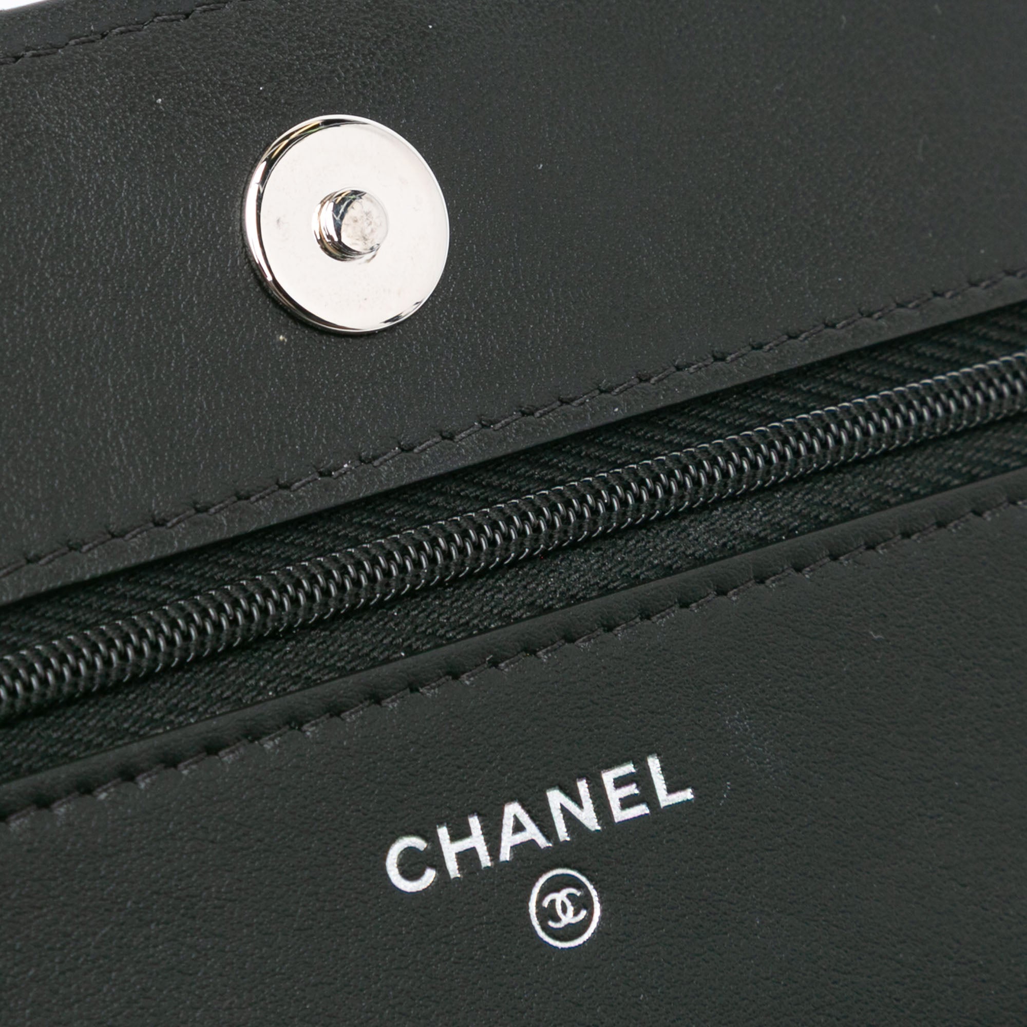 Chanel | Pre-Owned Quilted Suede Cocostellar Wallet on Chain | Black