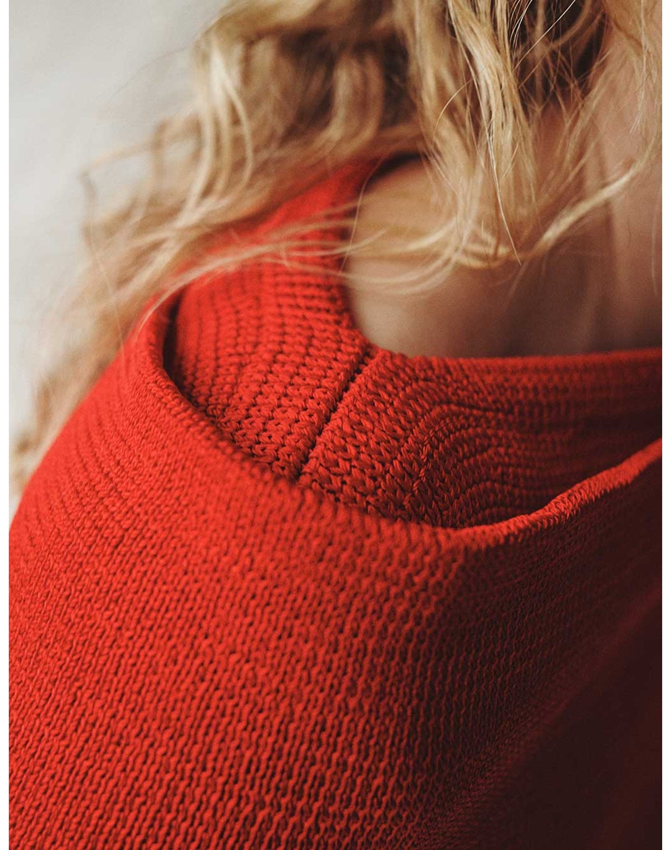 The Evening Wrap | Scarlet