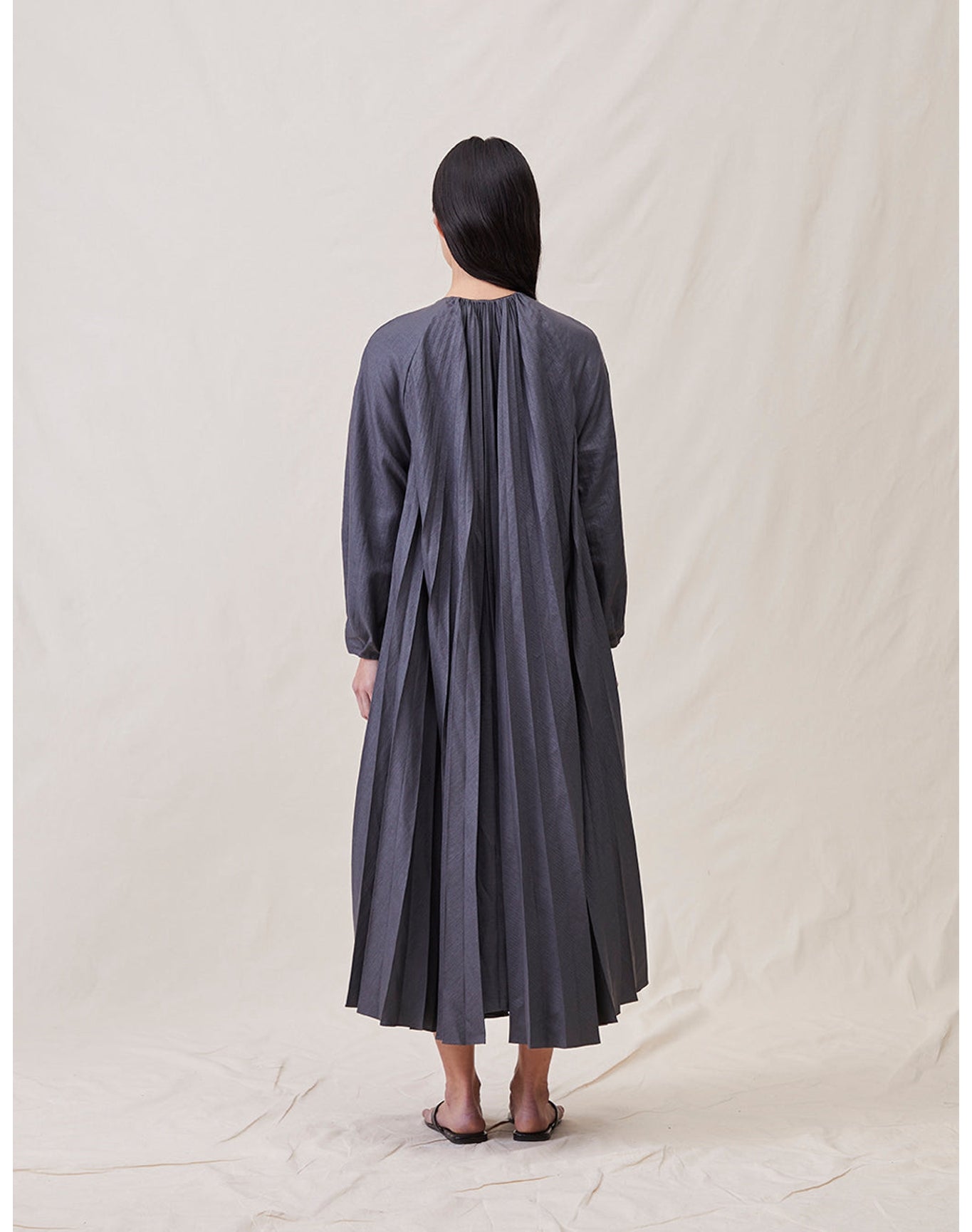 The Pleated Caftan | Charcoal