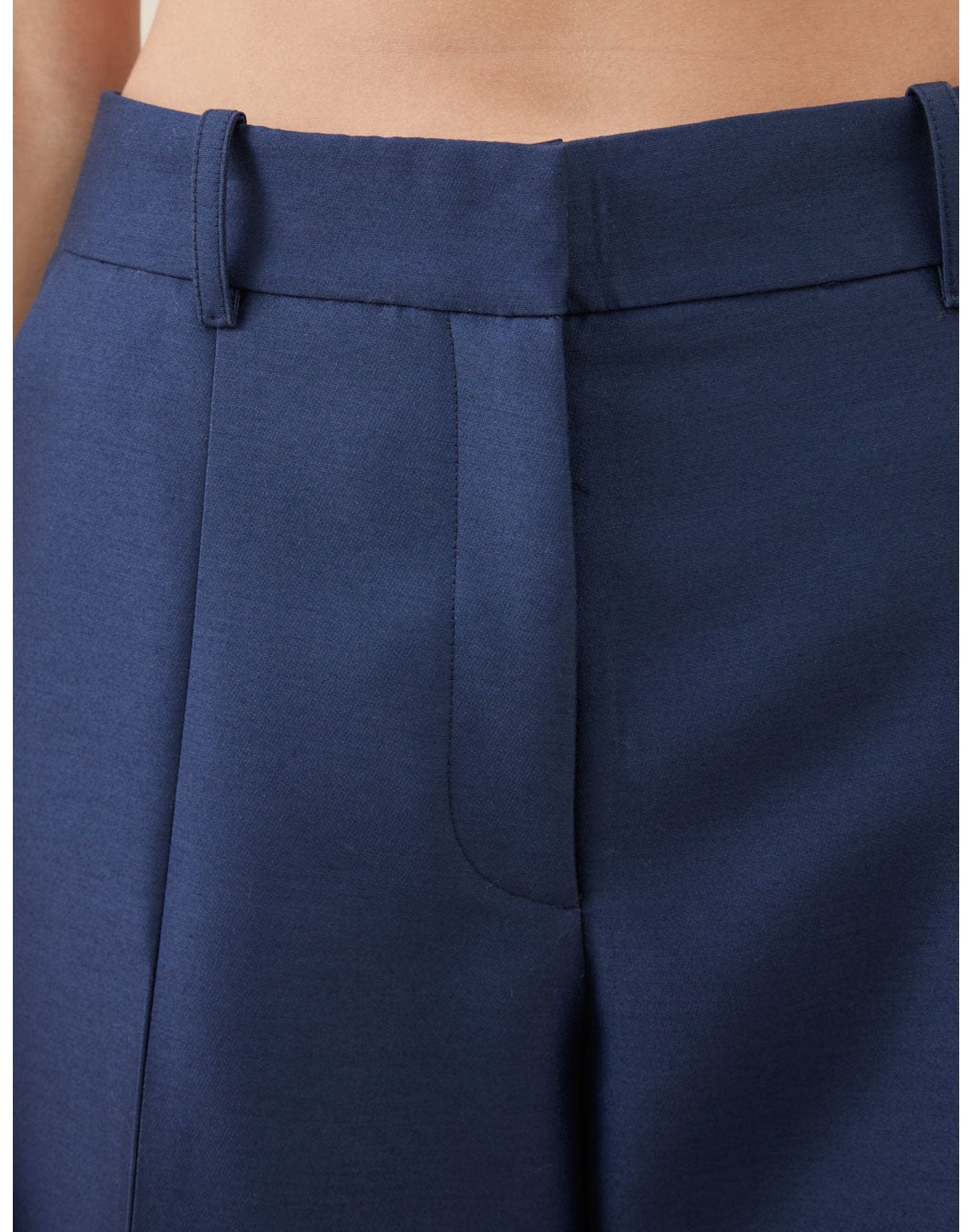 The Tailored Trousers In Lucent Wool | Navy