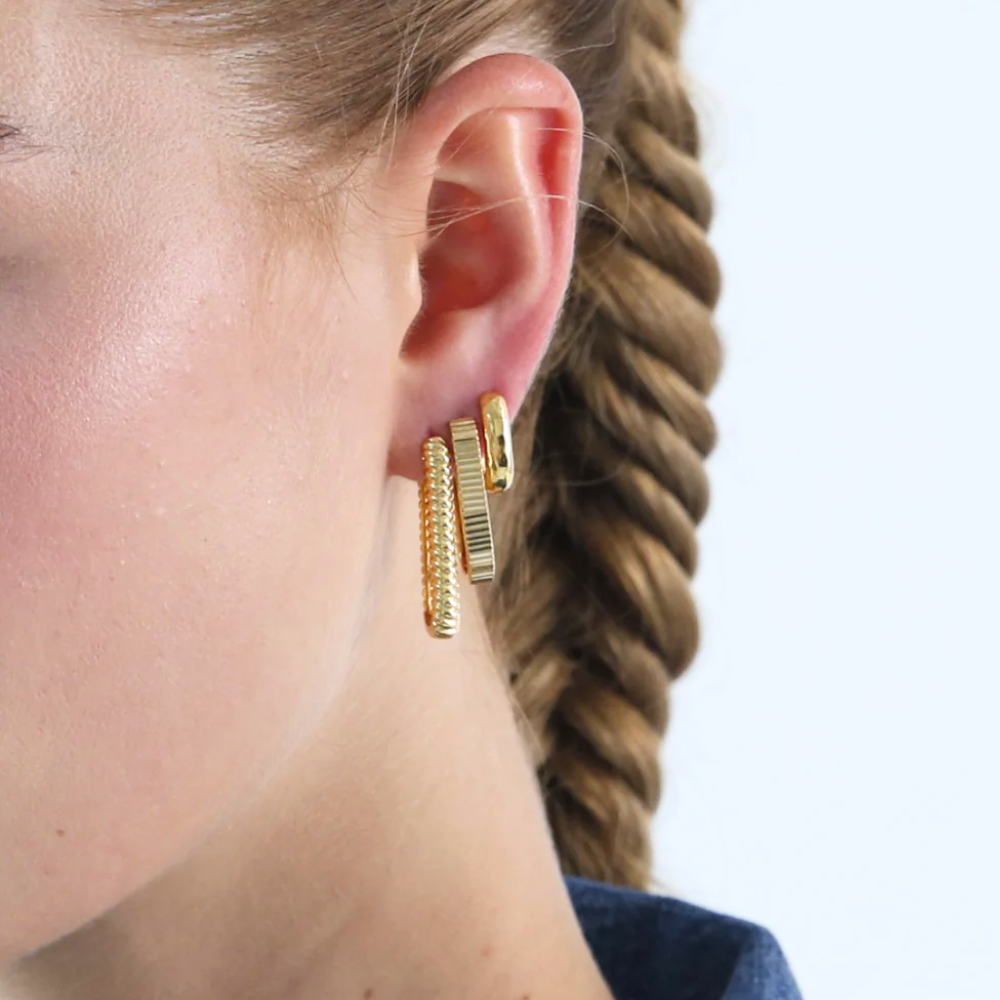 The Twisted U Hoop Large | 18K Yellow Gold-Plated