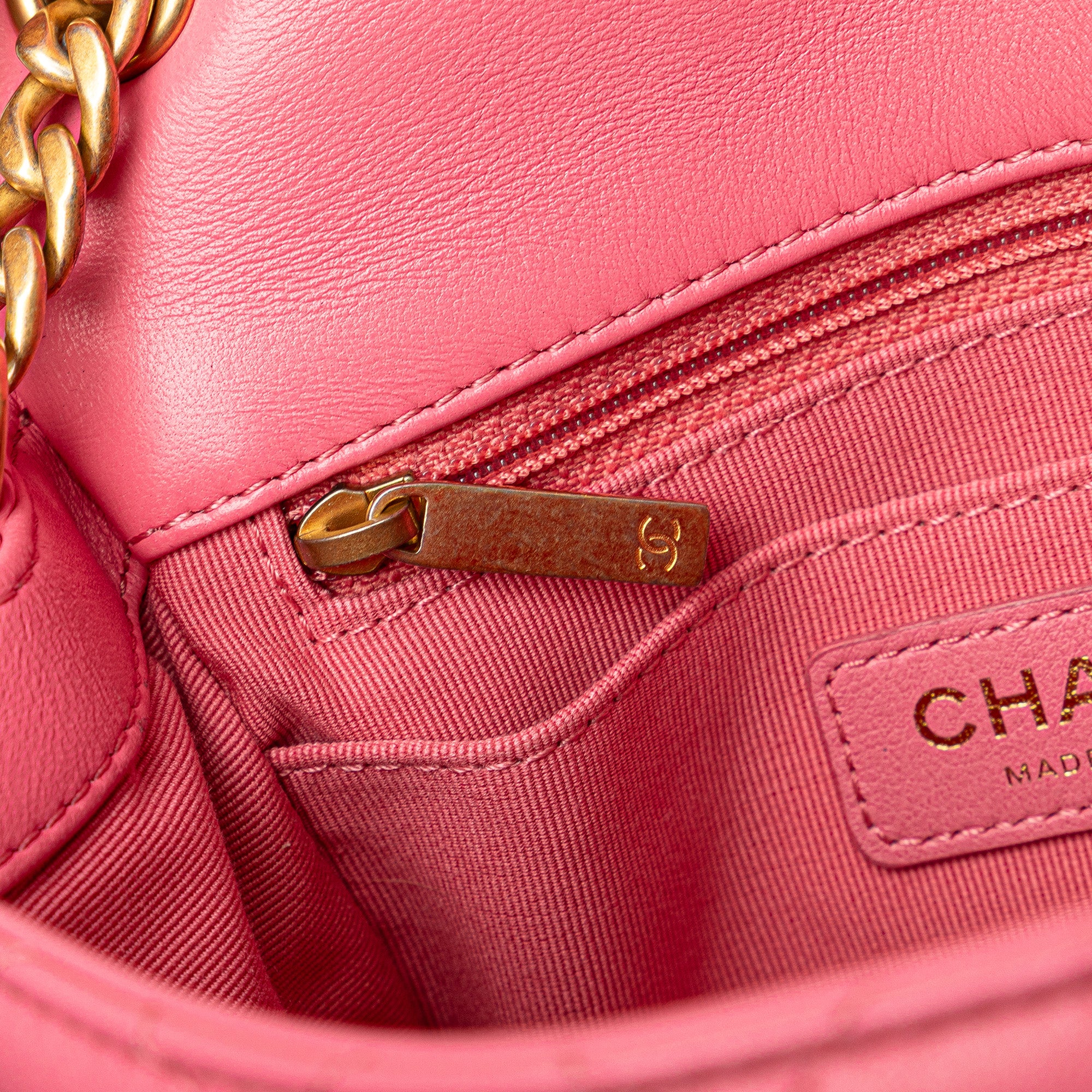 Chanel | Pre-Owned Mini Square Lambskin Pearl Samba Flap | Pink